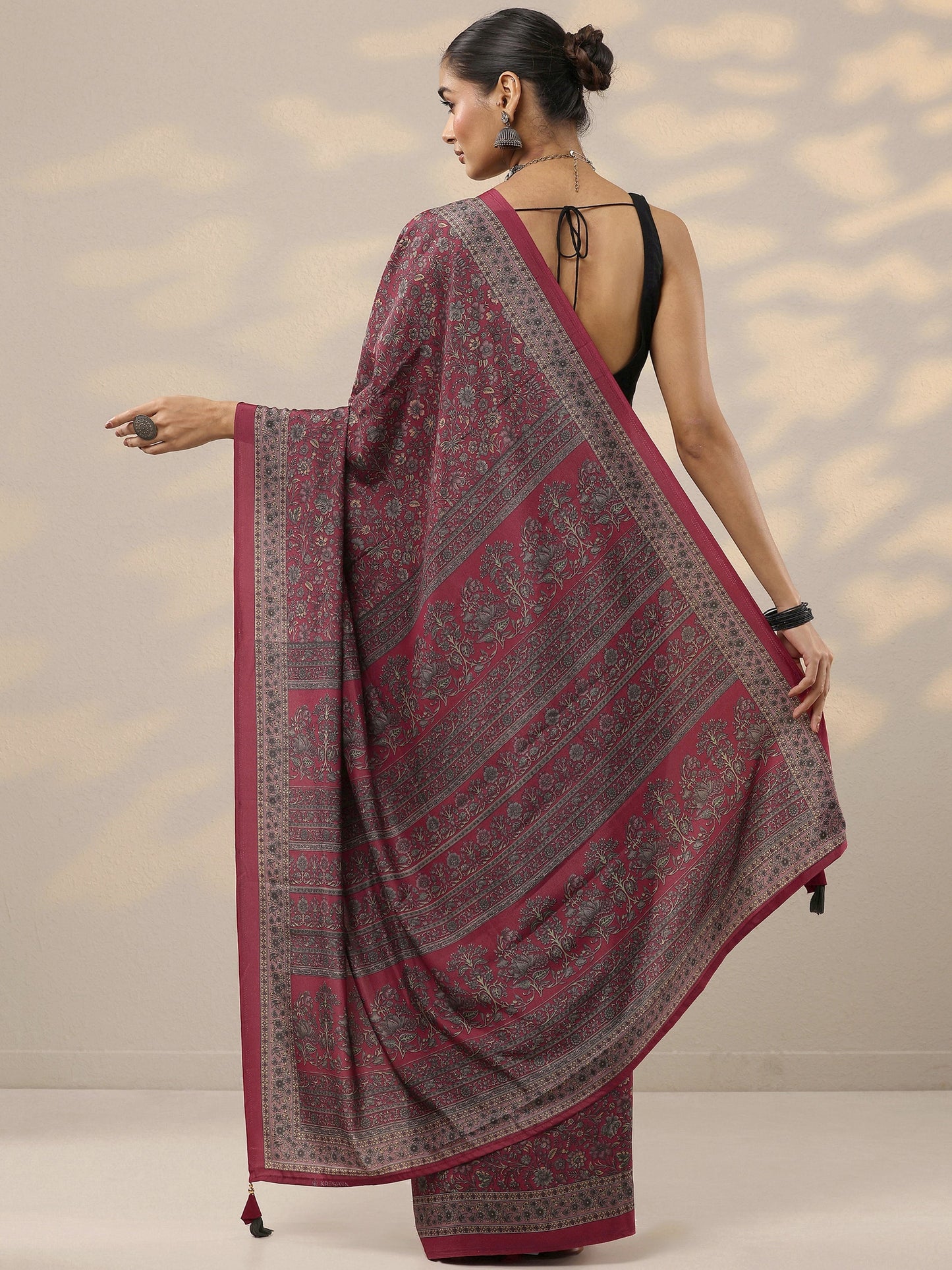Red Printed Silk Blend Saree With Unstitched Blouse Piece