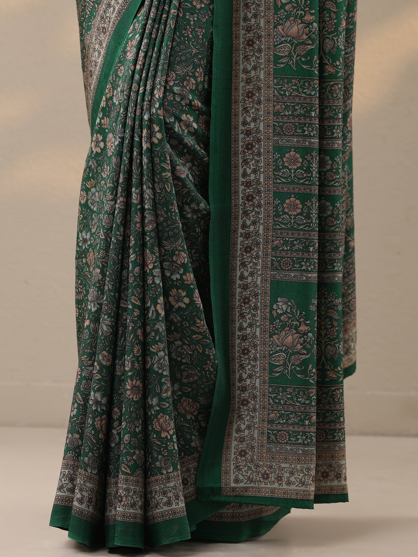 Green Printed Silk Blend Saree With Unstitched Blouse Piece