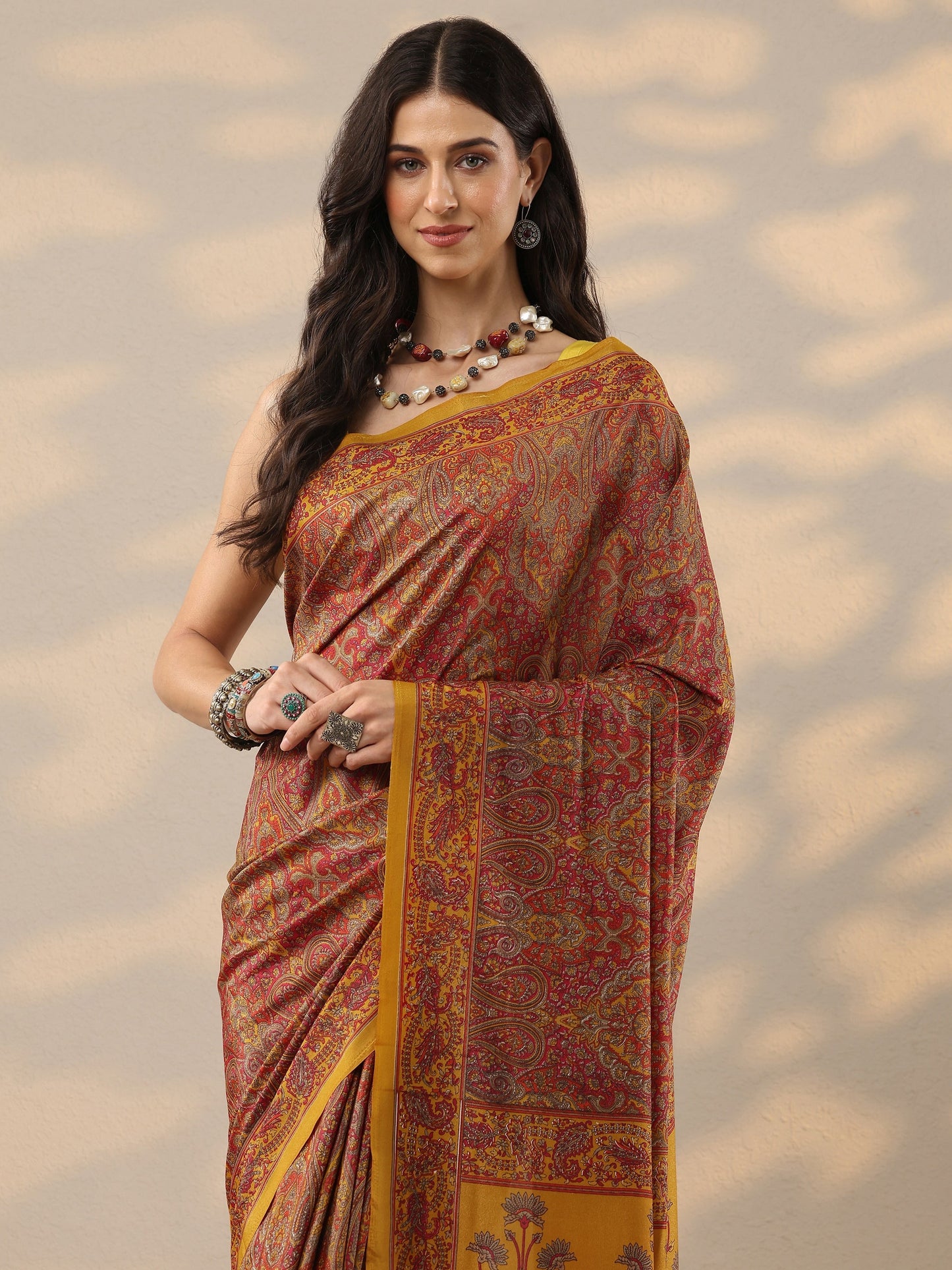 Mustard Printed Silk Blend Saree With Unstitched Blouse Piece