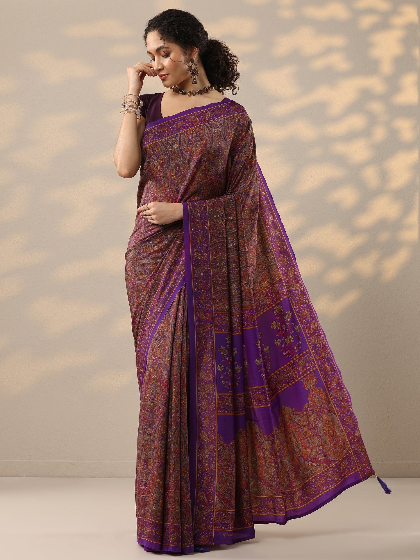 Purple Printed Silk Blend Saree With Unstitched Blouse Piece