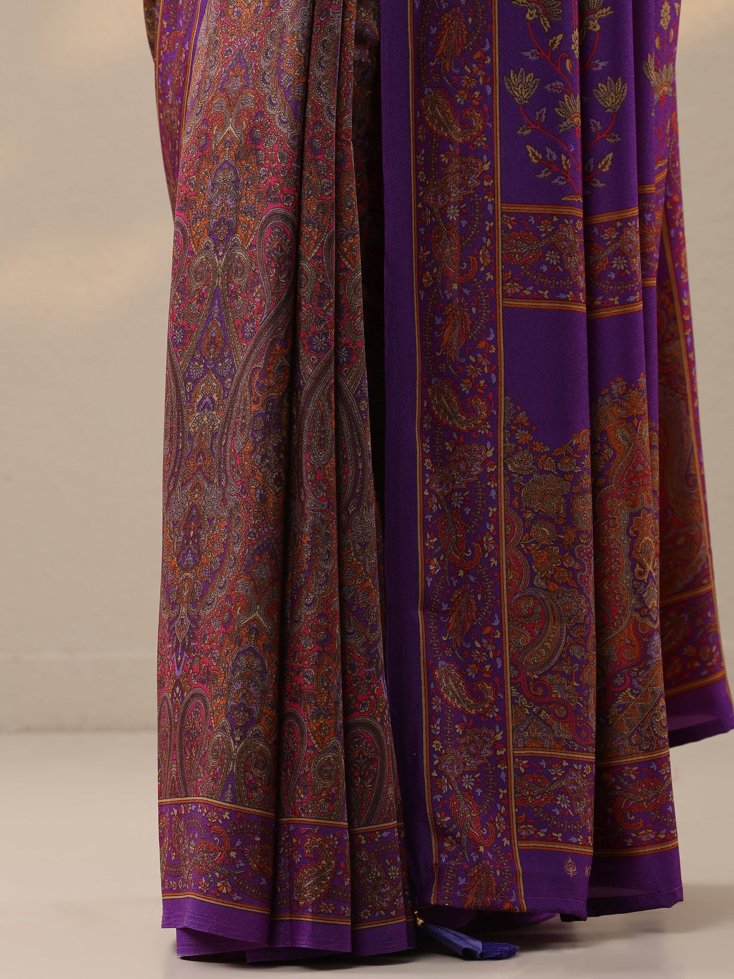Purple Printed Silk Blend Saree With Unstitched Blouse Piece