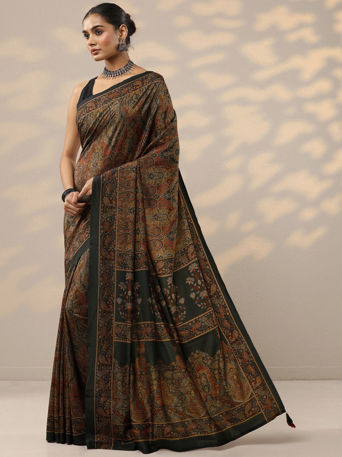 Black Printed Silk Blend Saree With Unstitched Blouse Piece