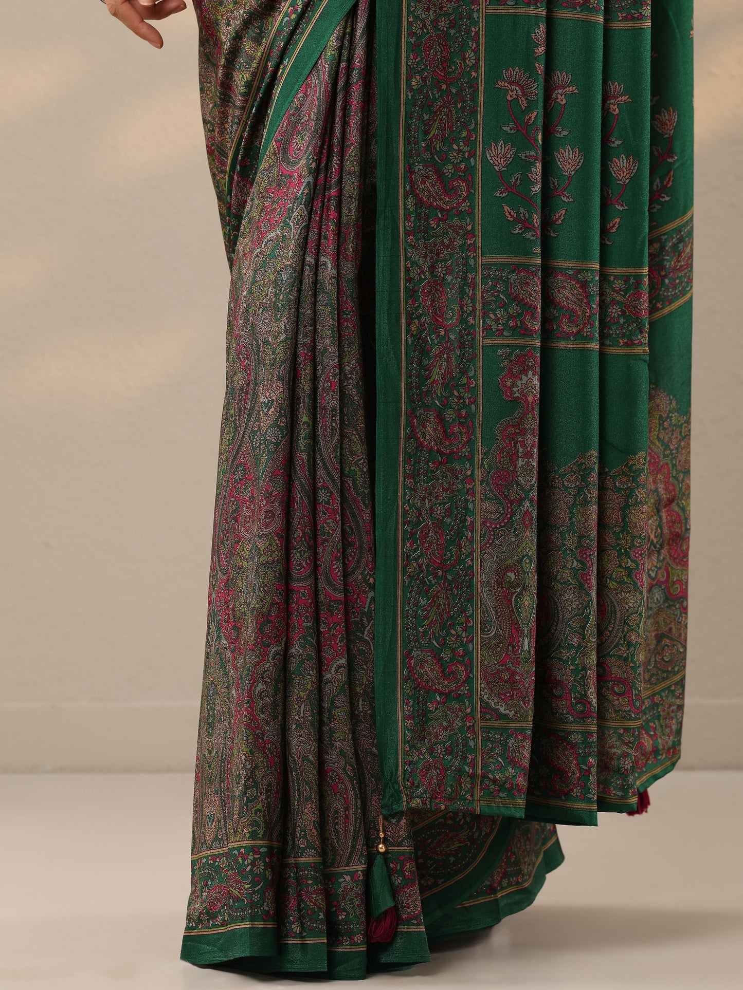 Green Printed Silk Blend Saree With Unstitched Blouse Piece