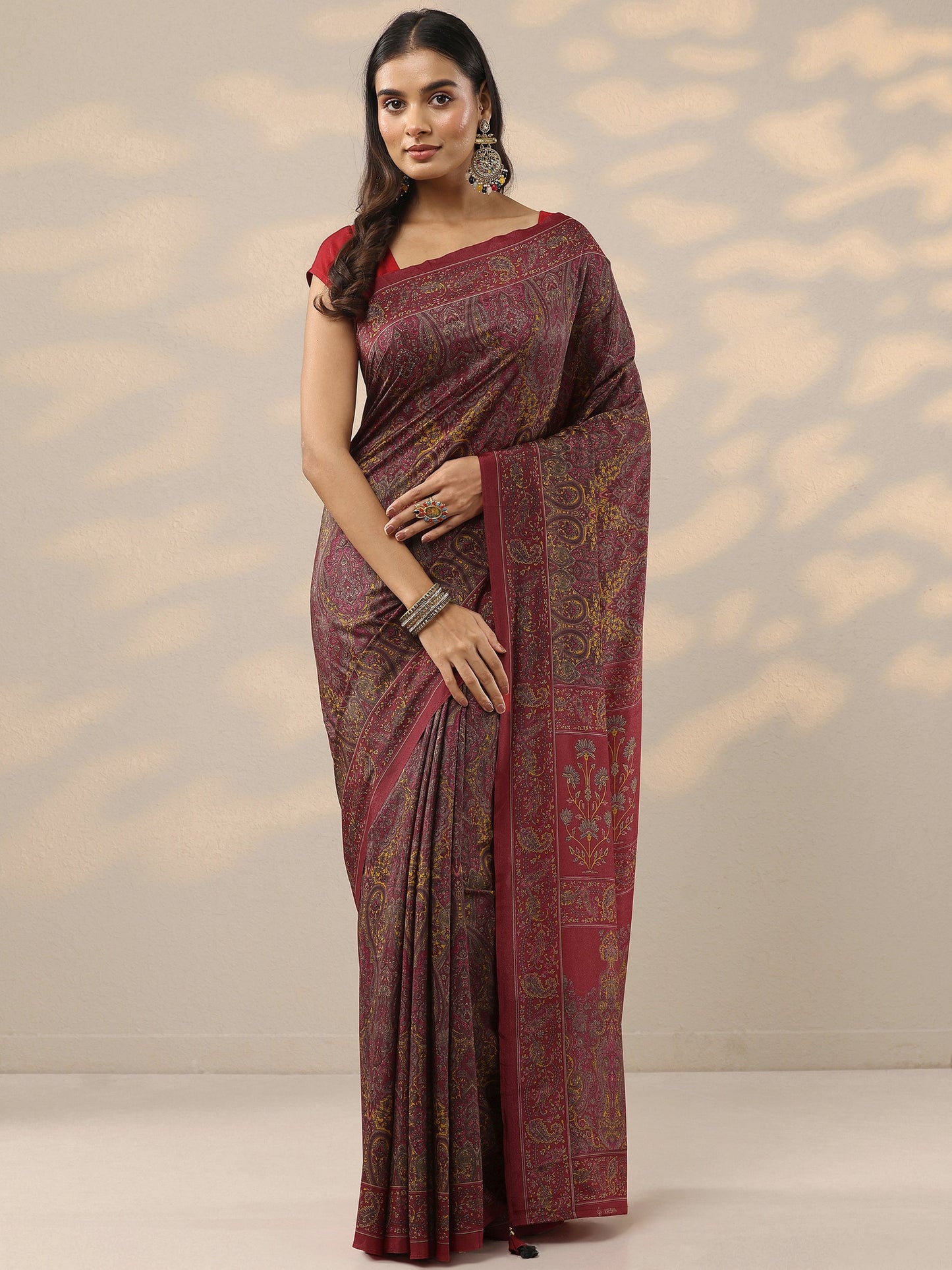Red Printed Silk Blend Saree With Unstitched Blouse Piece