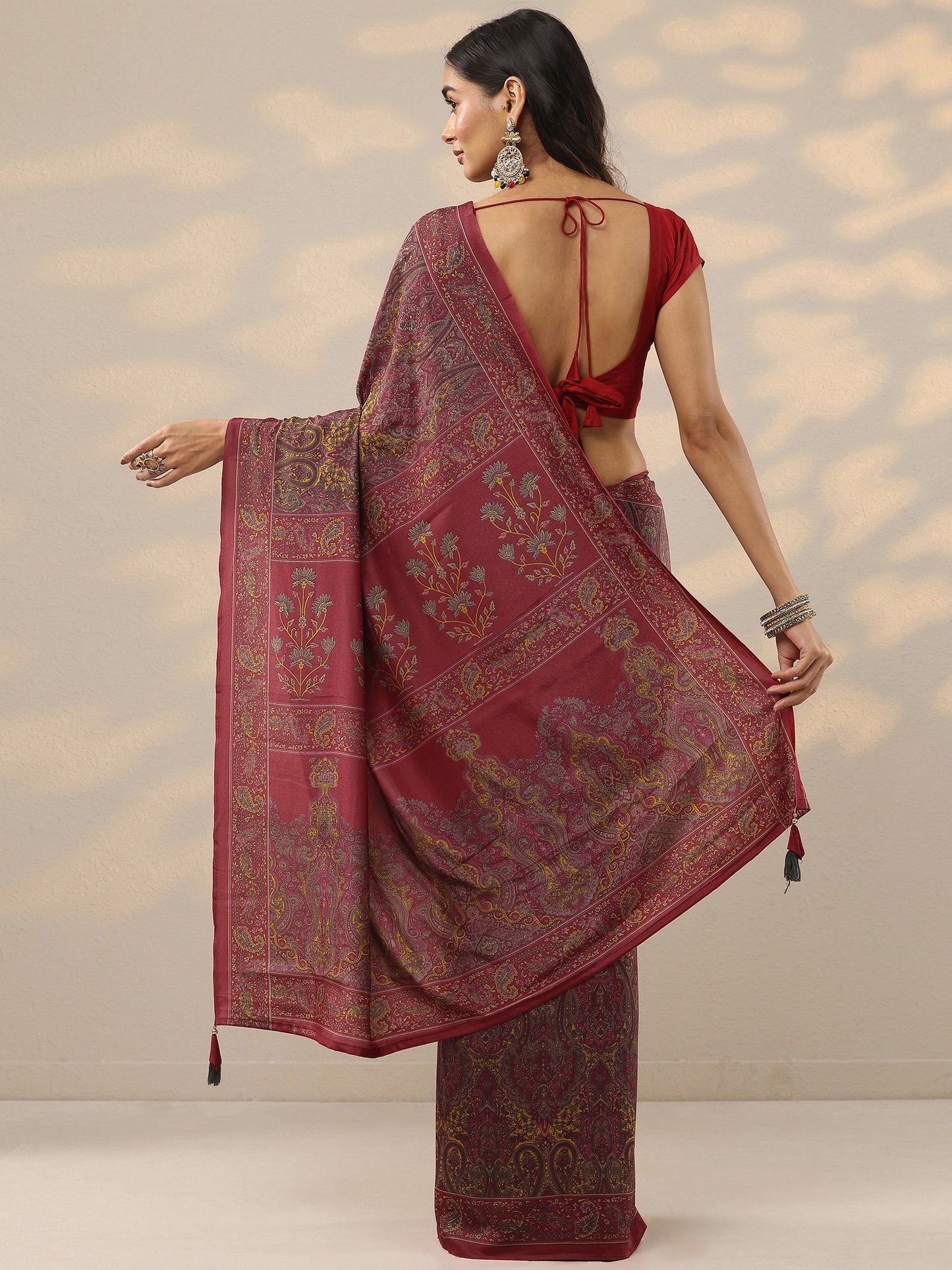 Red Printed Silk Blend Saree With Unstitched Blouse Piece