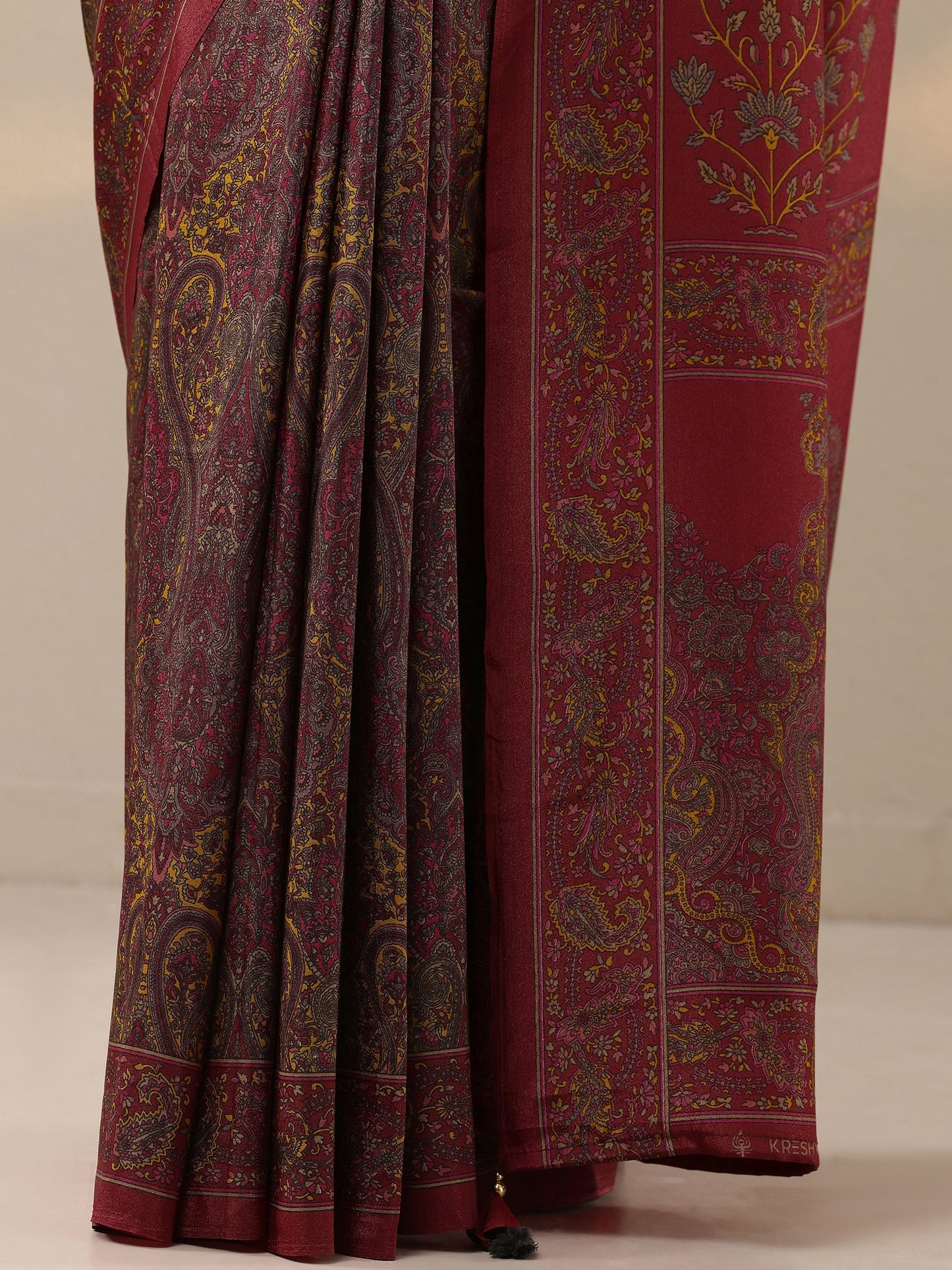 Red Printed Silk Blend Saree With Unstitched Blouse Piece