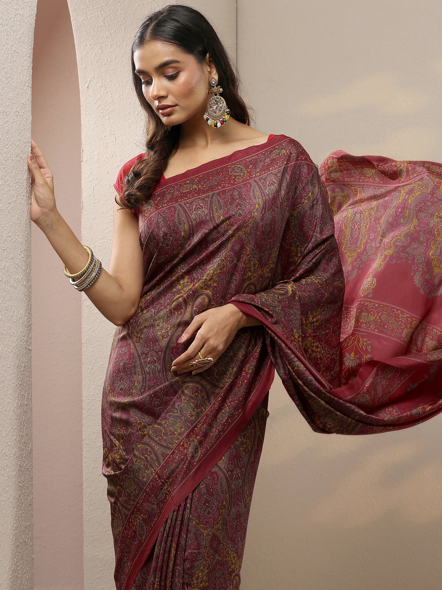 Red Printed Silk Blend Saree With Unstitched Blouse Piece