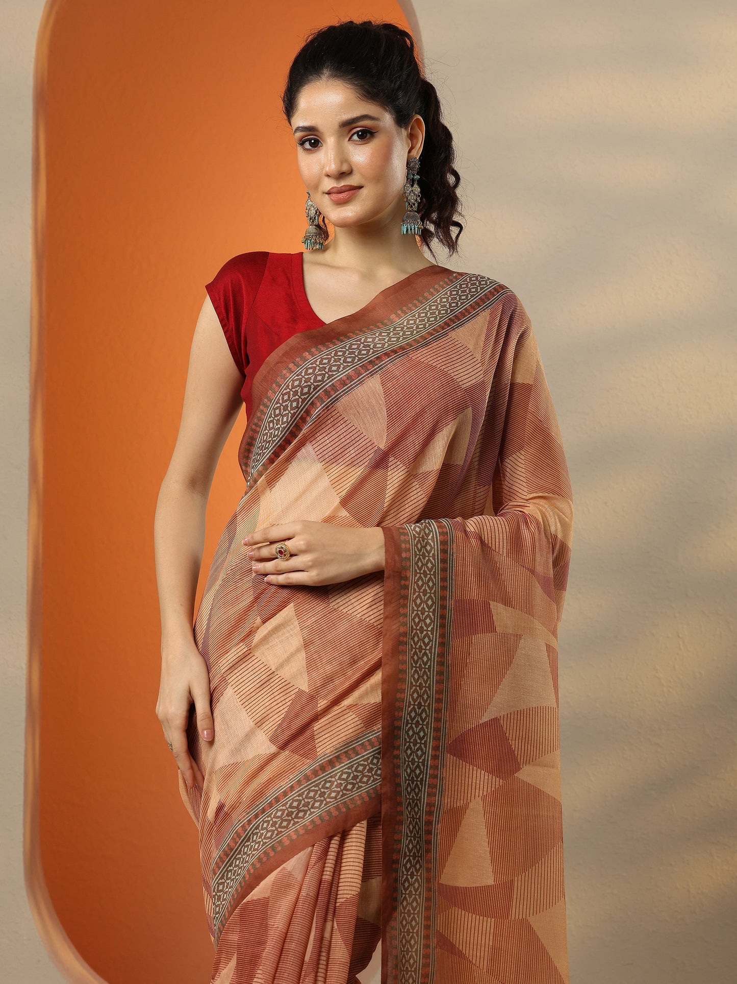Brown Printed Silk Blend Saree With Unstitched Blouse Piece