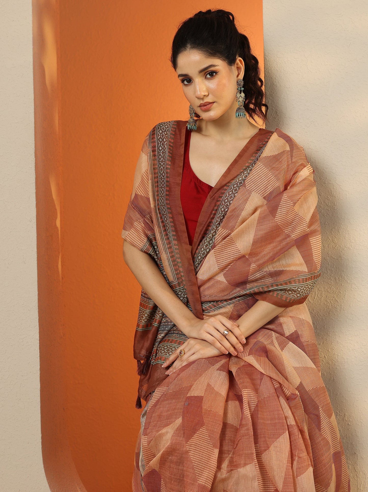 Brown Printed Silk Blend Saree With Unstitched Blouse Piece