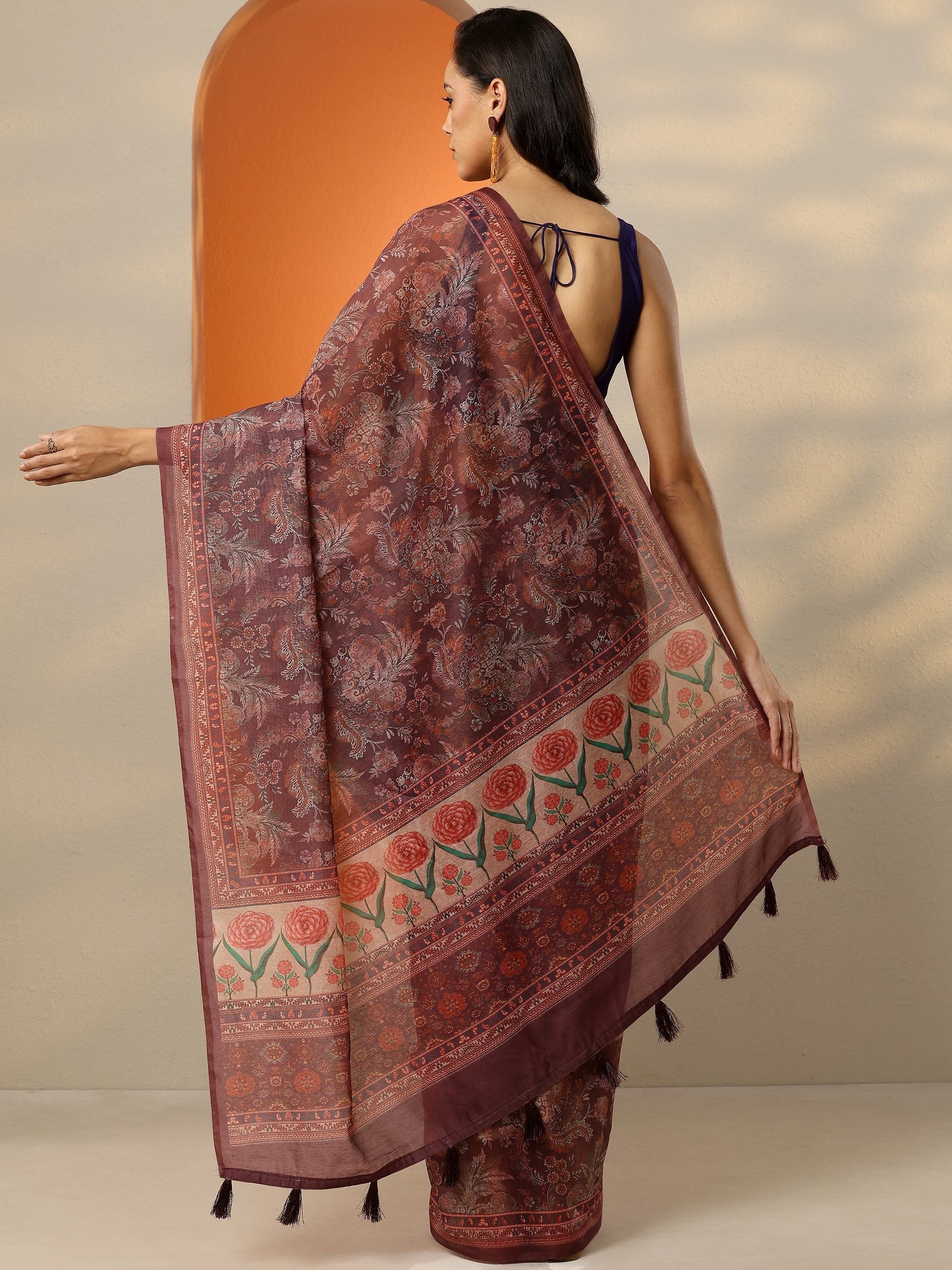 Brown Printed Silk Blend Saree With Unstitched Blouse Piece