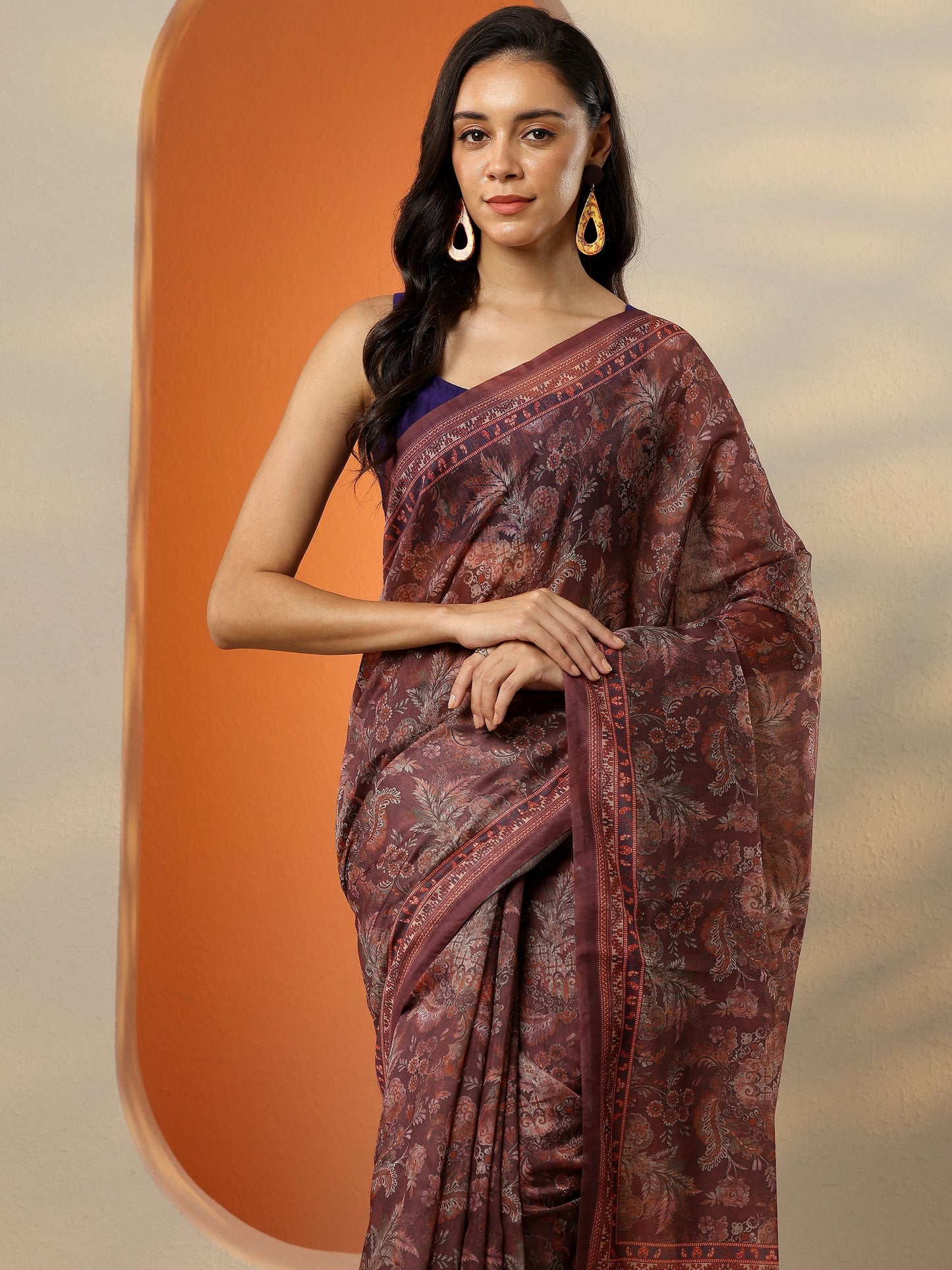Brown Printed Silk Blend Saree With Unstitched Blouse Piece