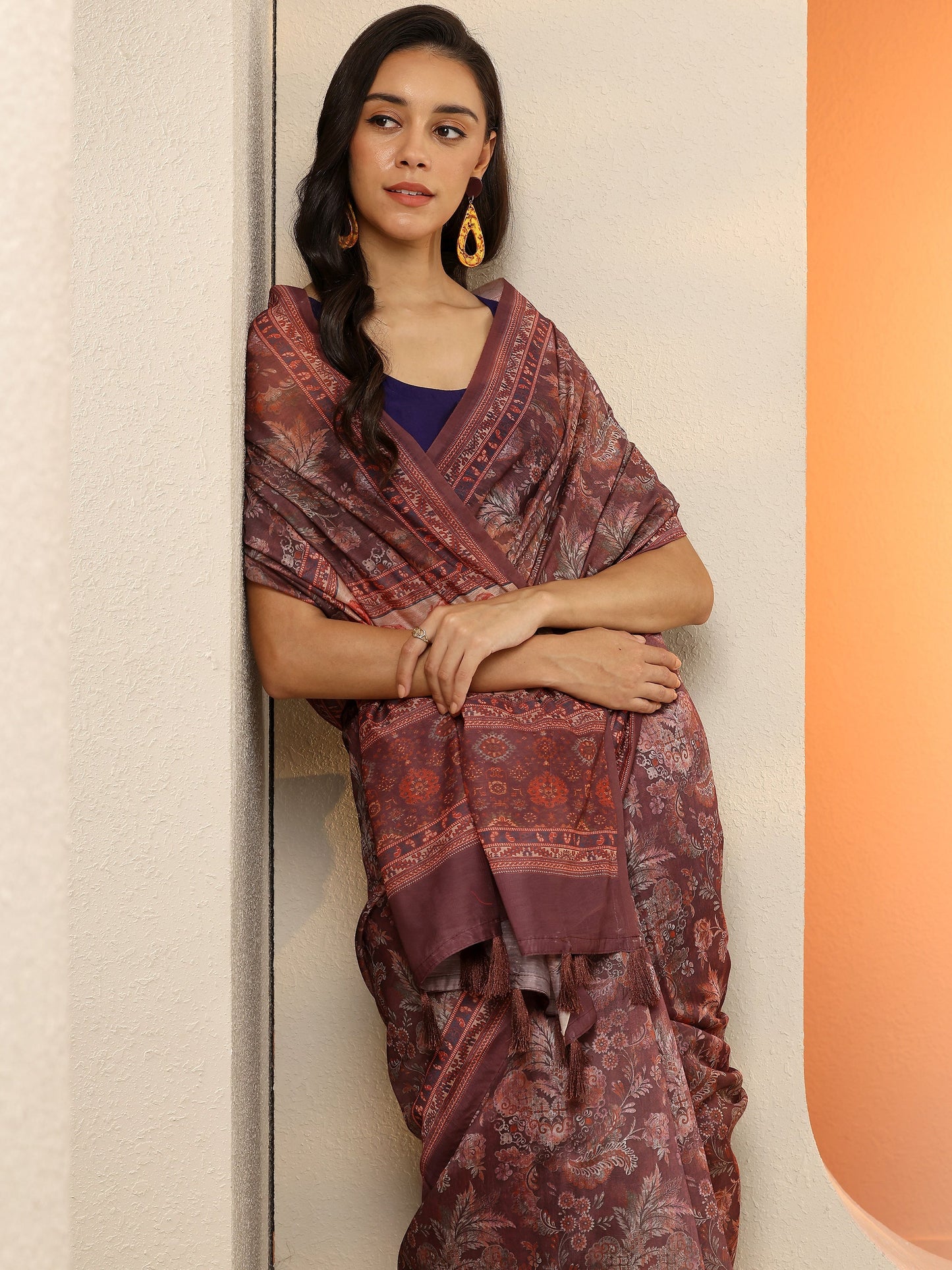 Brown Printed Silk Blend Saree With Unstitched Blouse Piece