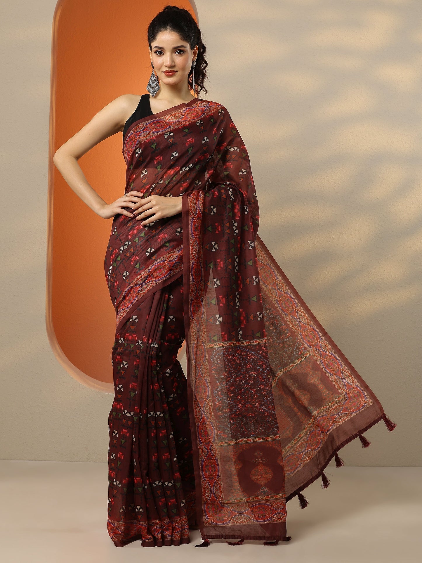 Brown Printed Silk Blend Saree With Unstitched Blouse Piece