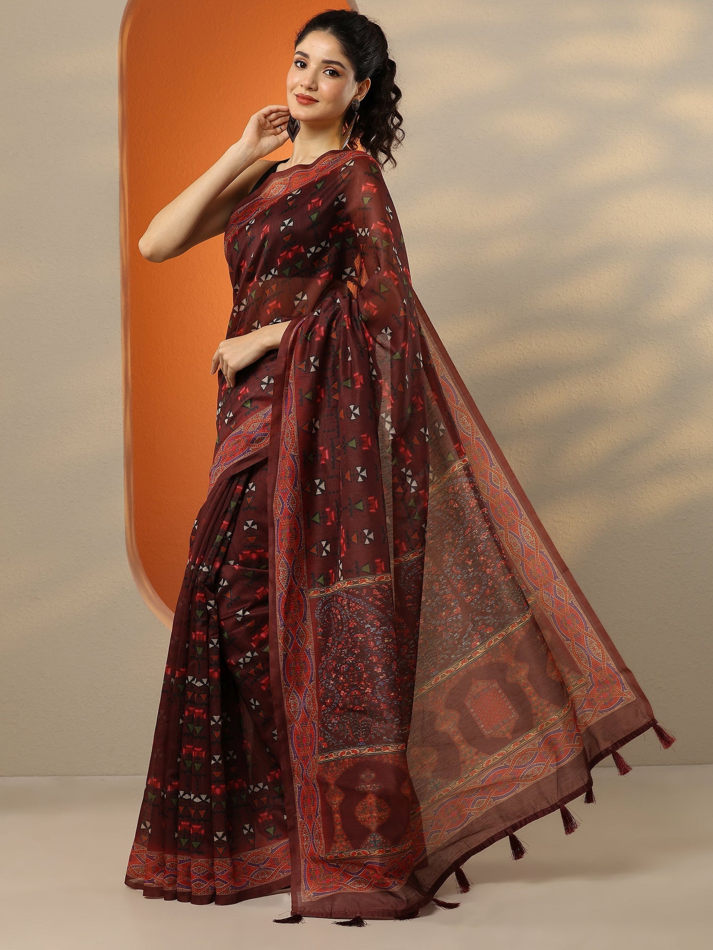 Brown Printed Silk Blend Saree With Unstitched Blouse Piece