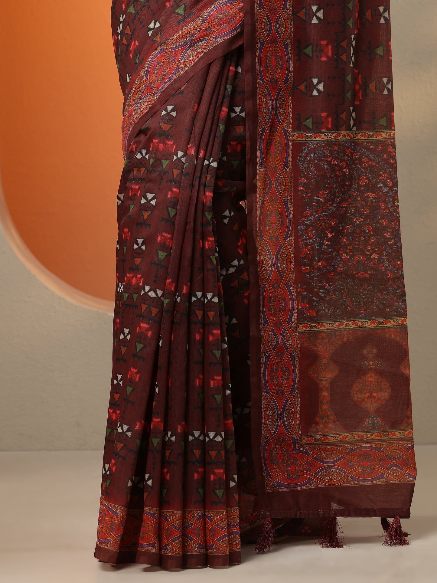 Brown Printed Silk Blend Saree With Unstitched Blouse Piece
