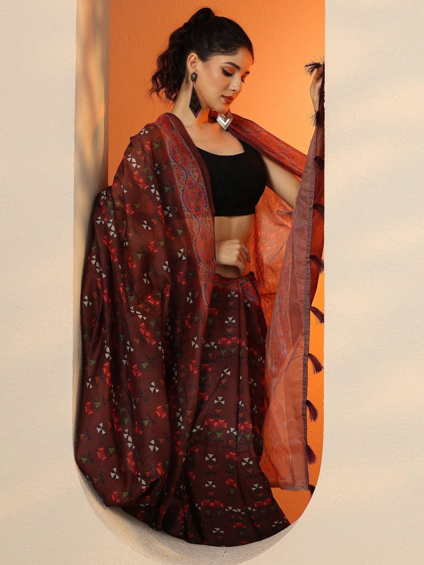 Brown Printed Silk Blend Saree With Unstitched Blouse Piece