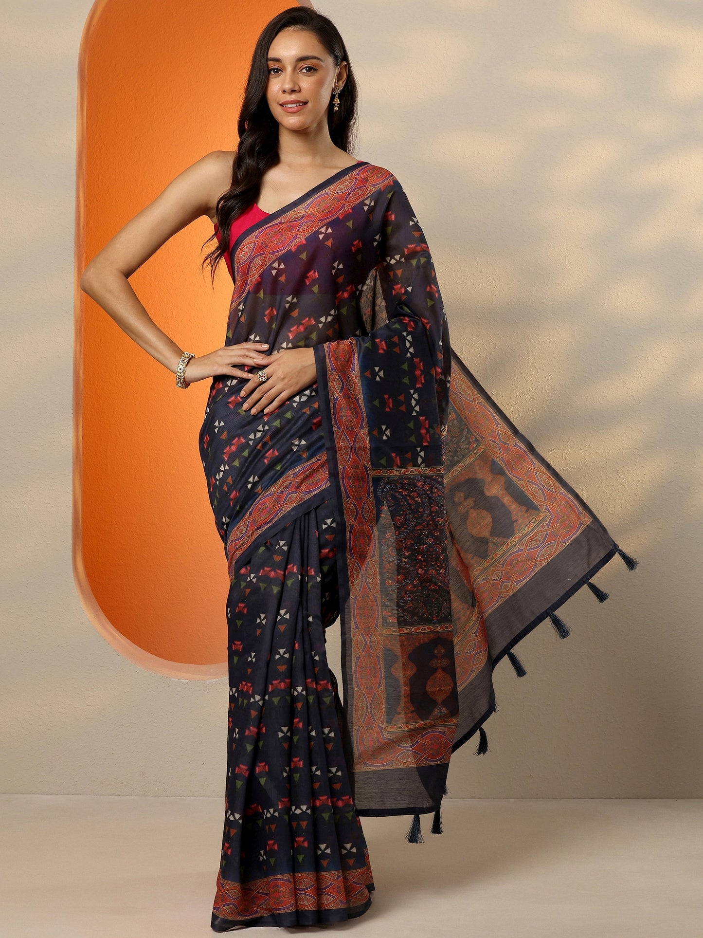 Navy Blue Printed Silk Blend Saree With Unstitched Blouse Piece