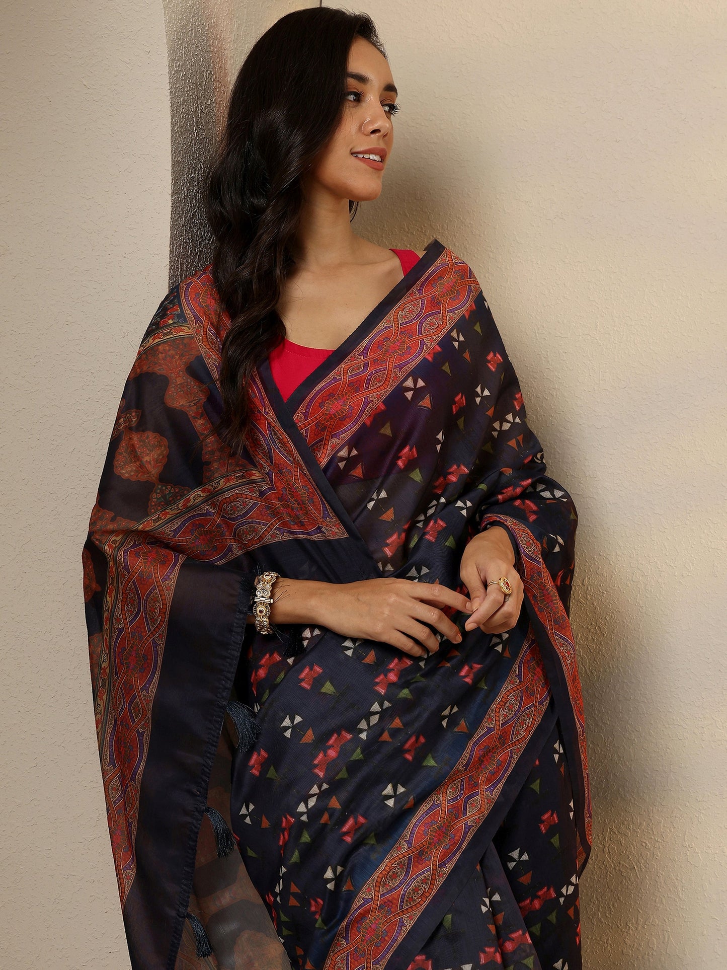 Navy Blue Printed Silk Blend Saree With Unstitched Blouse Piece