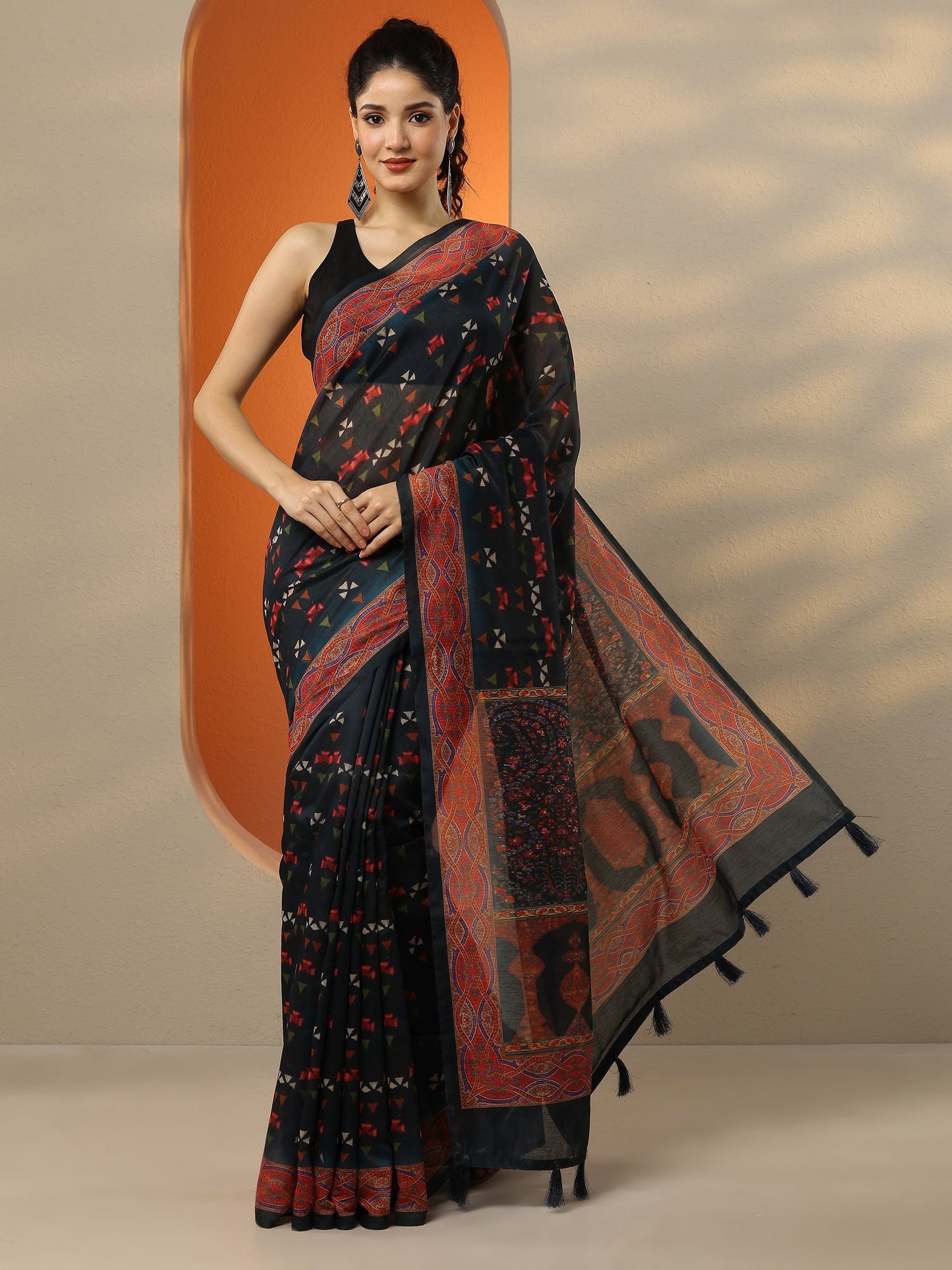 Navy Blue Printed Silk Blend Saree With Unstitched Blouse Piece