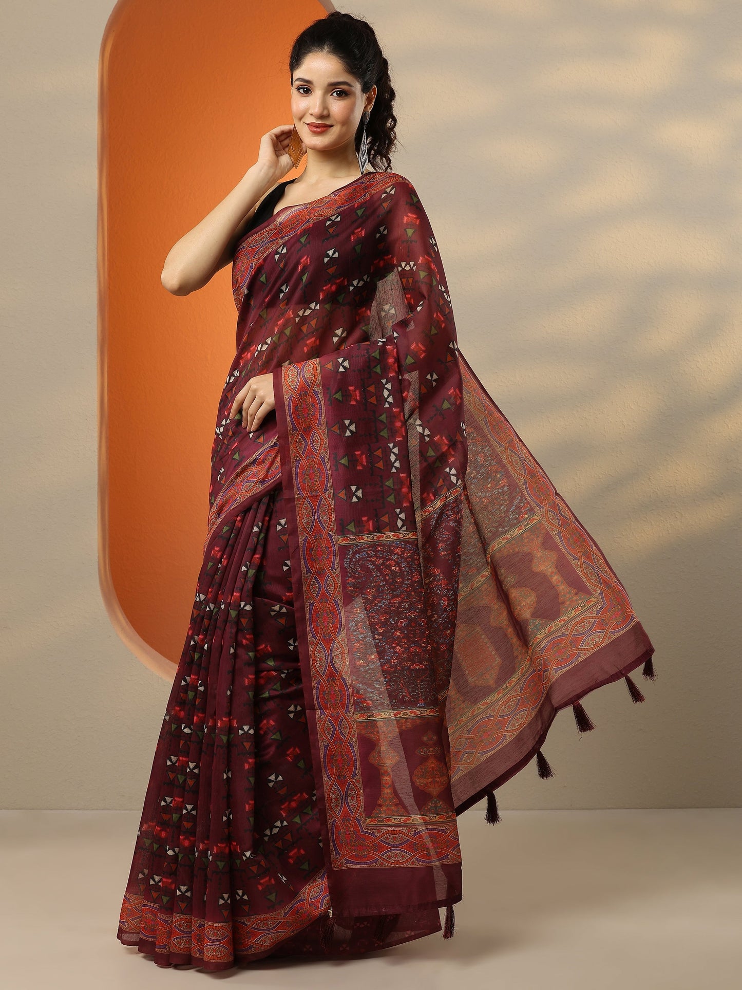 Brown Printed Silk Blend Saree With Unstitched Blouse Piece