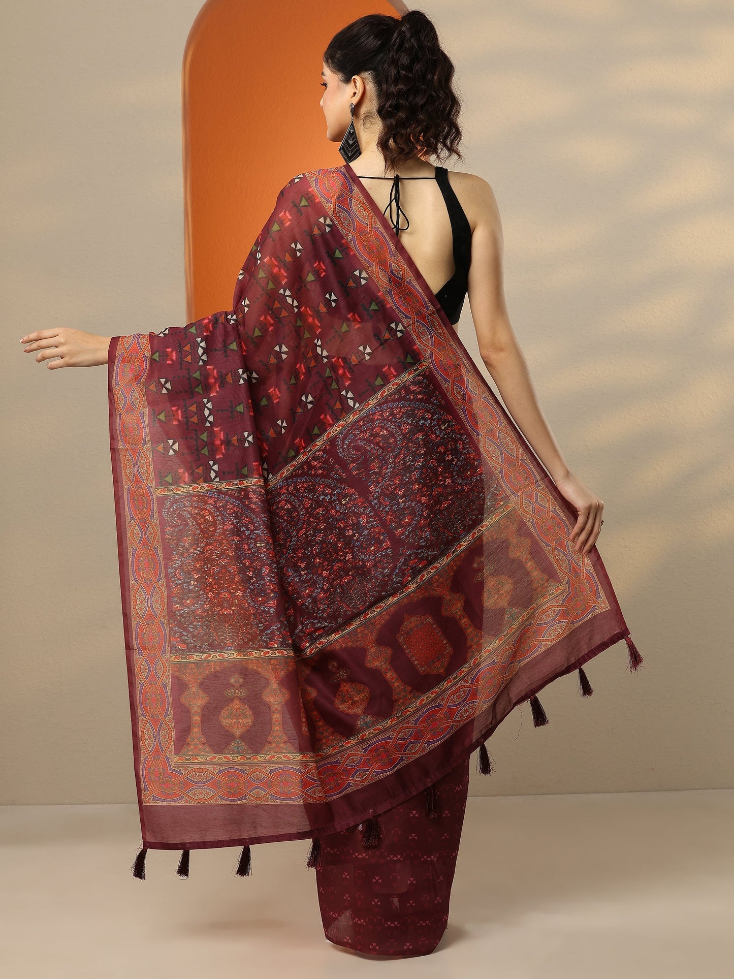 Brown Printed Silk Blend Saree With Unstitched Blouse Piece
