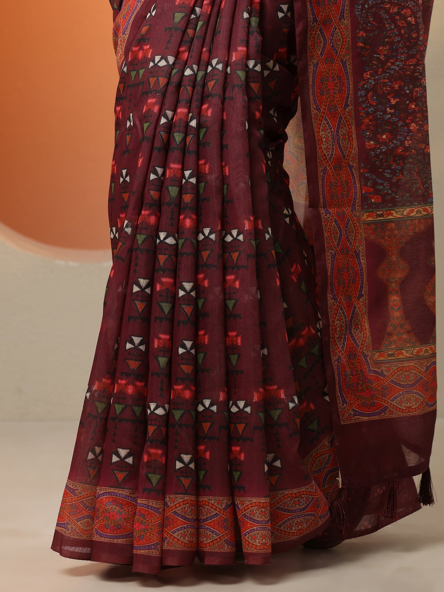Brown Printed Silk Blend Saree With Unstitched Blouse Piece