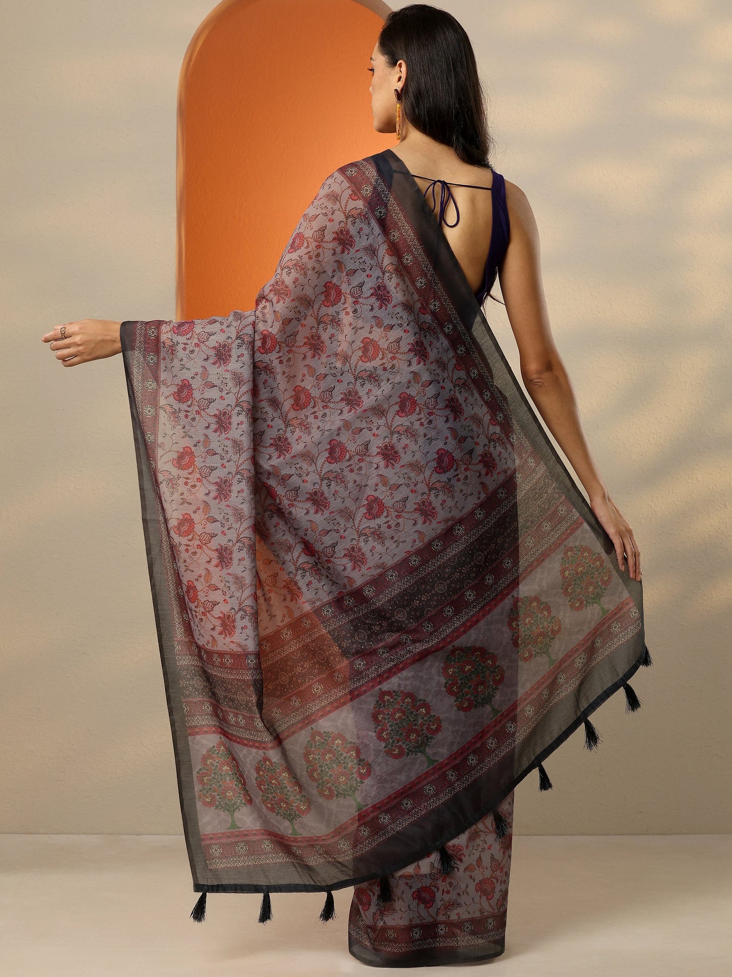 Grey Printed Silk Blend Saree With Unstitched Blouse Piece
