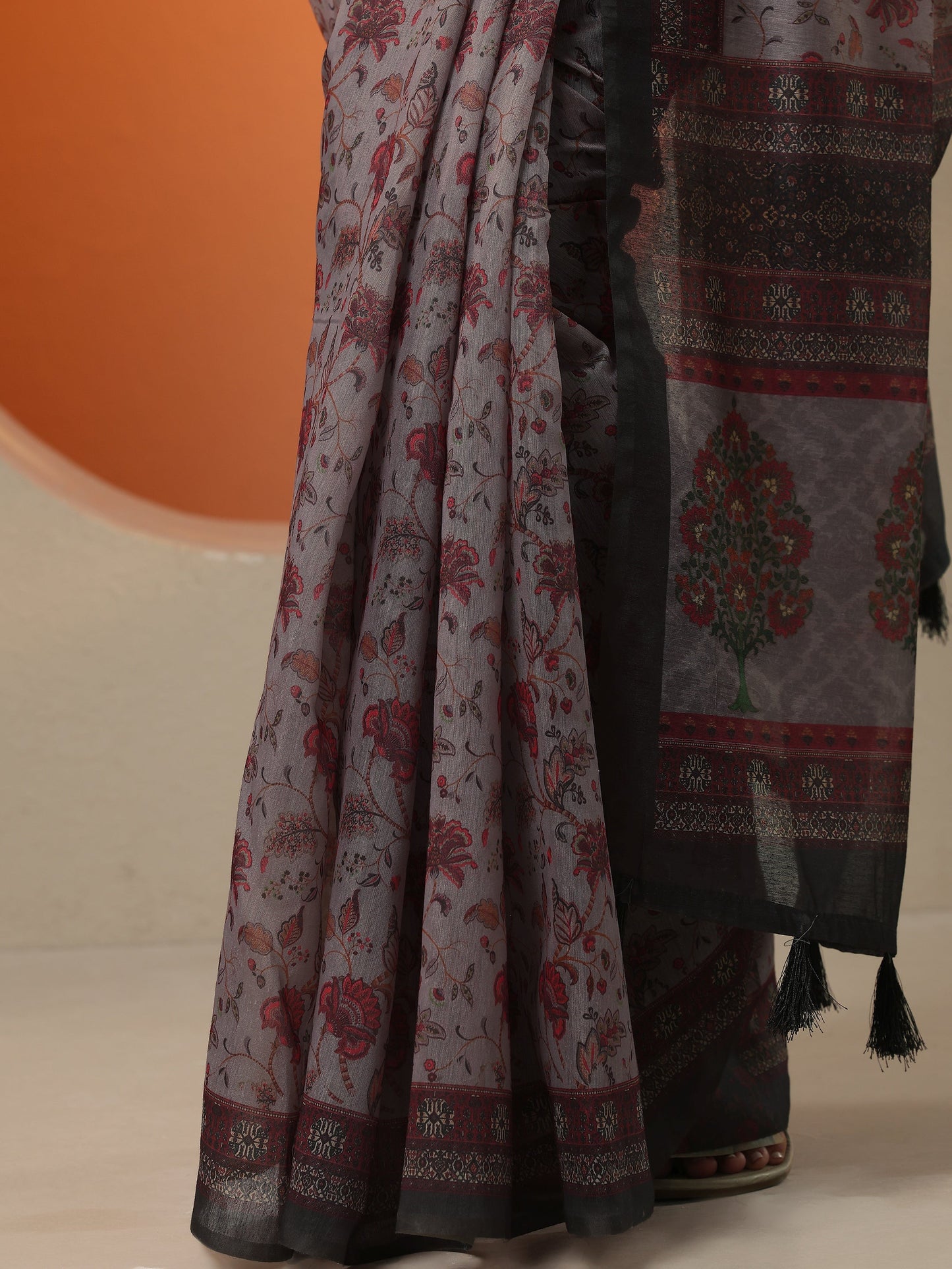 Grey Printed Silk Blend Saree With Unstitched Blouse Piece