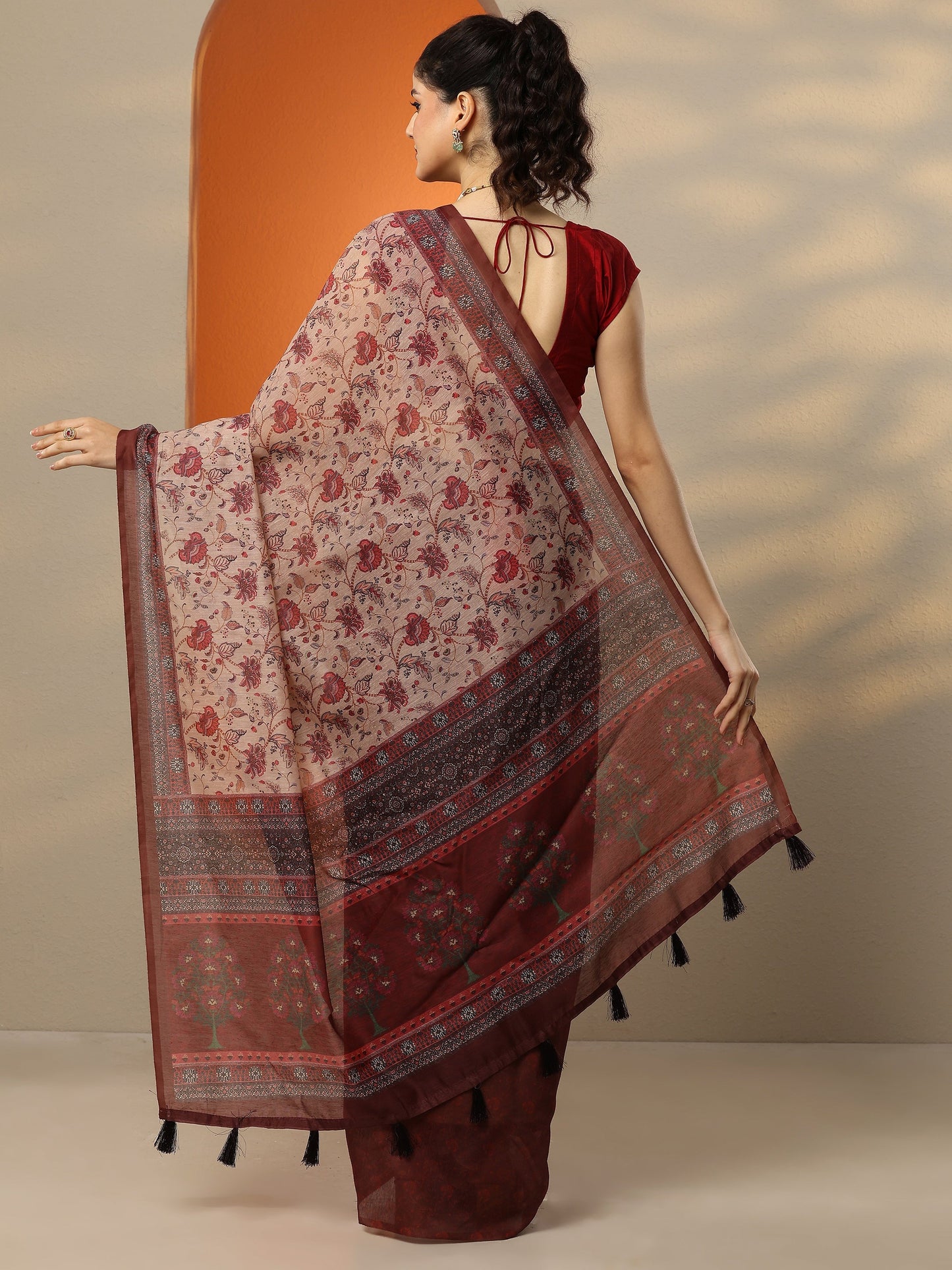 Beige Printed Silk Blend Saree With Unstitched Blouse Piece