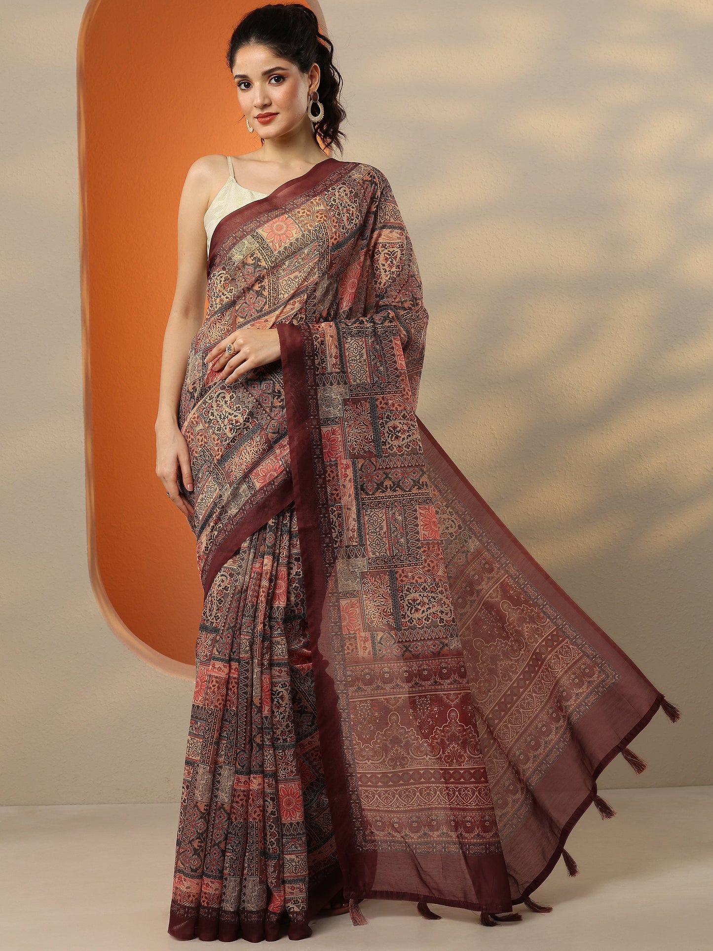 Brown Printed Silk Blend Saree With Unstitched Blouse Piece