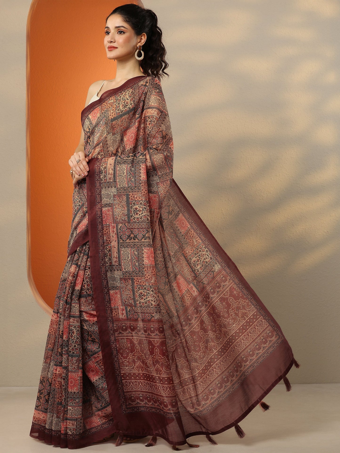 Brown Printed Silk Blend Saree With Unstitched Blouse Piece