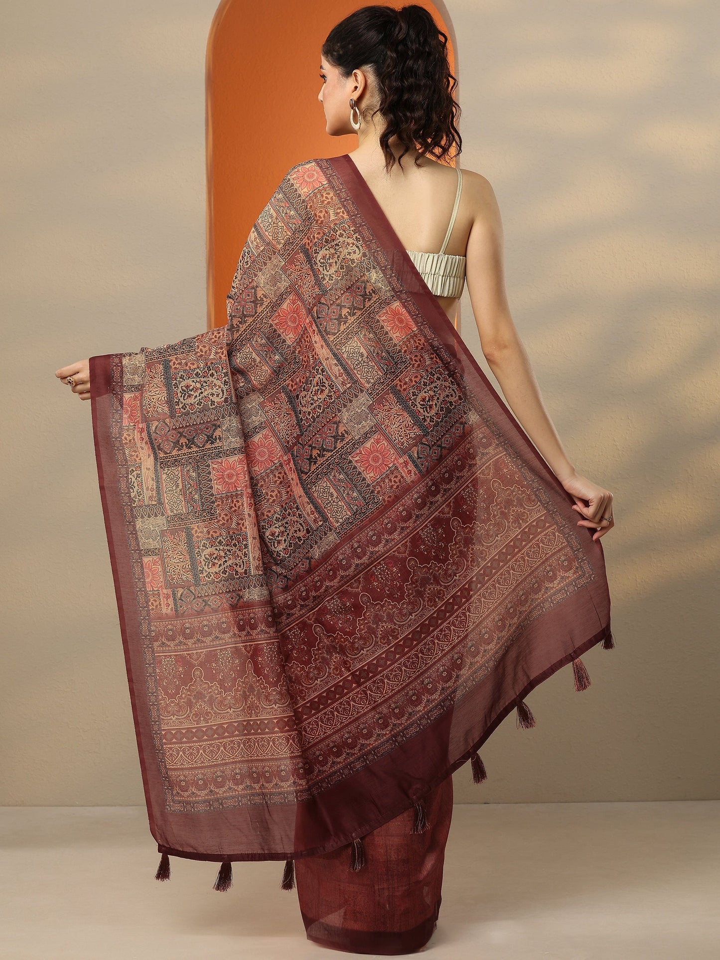 Brown Printed Silk Blend Saree With Unstitched Blouse Piece
