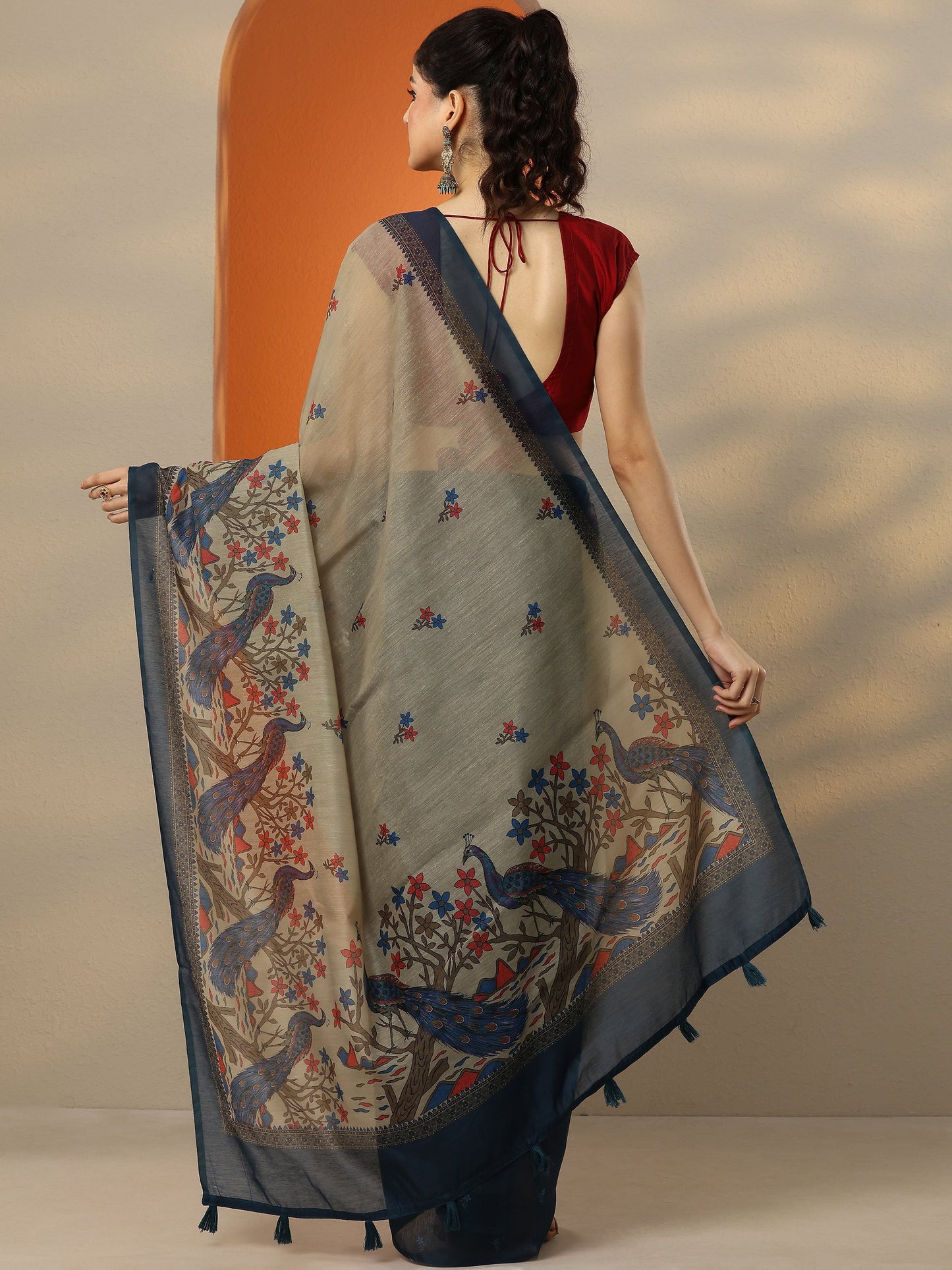 Beige Printed Silk Blend Saree With Unstitched Blouse Piece