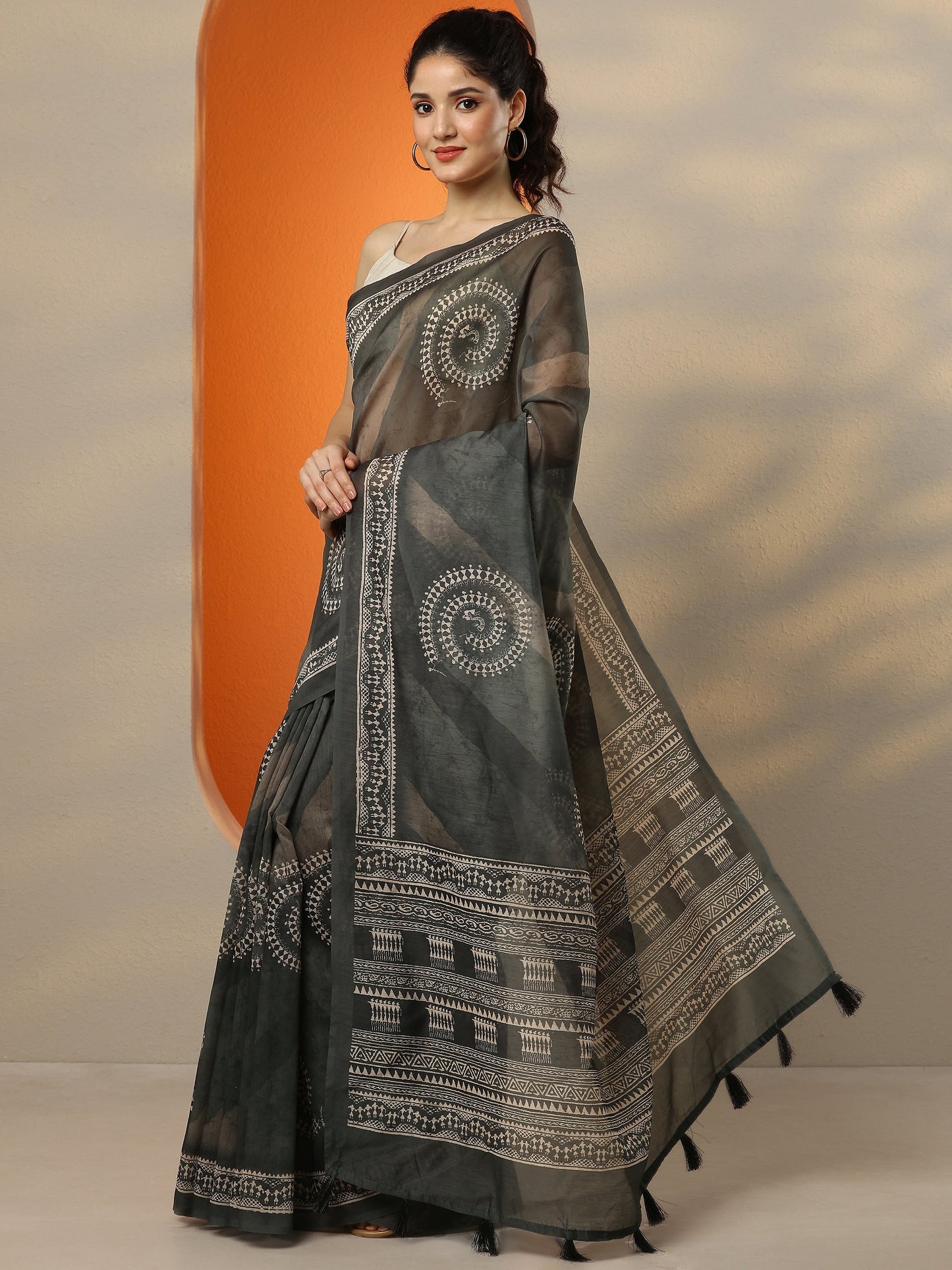 Grey Printed Silk Blend Saree With Unstitched Blouse Piece