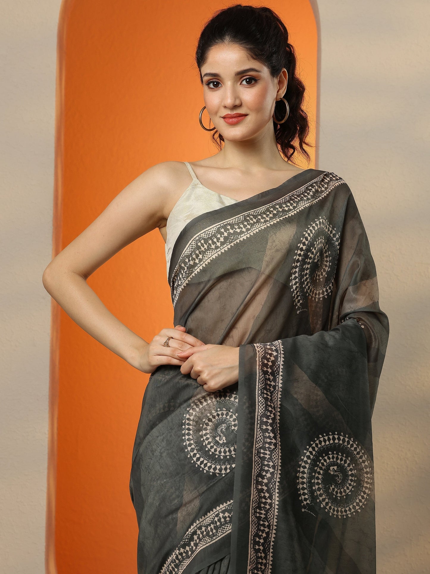 Grey Printed Silk Blend Saree With Unstitched Blouse Piece