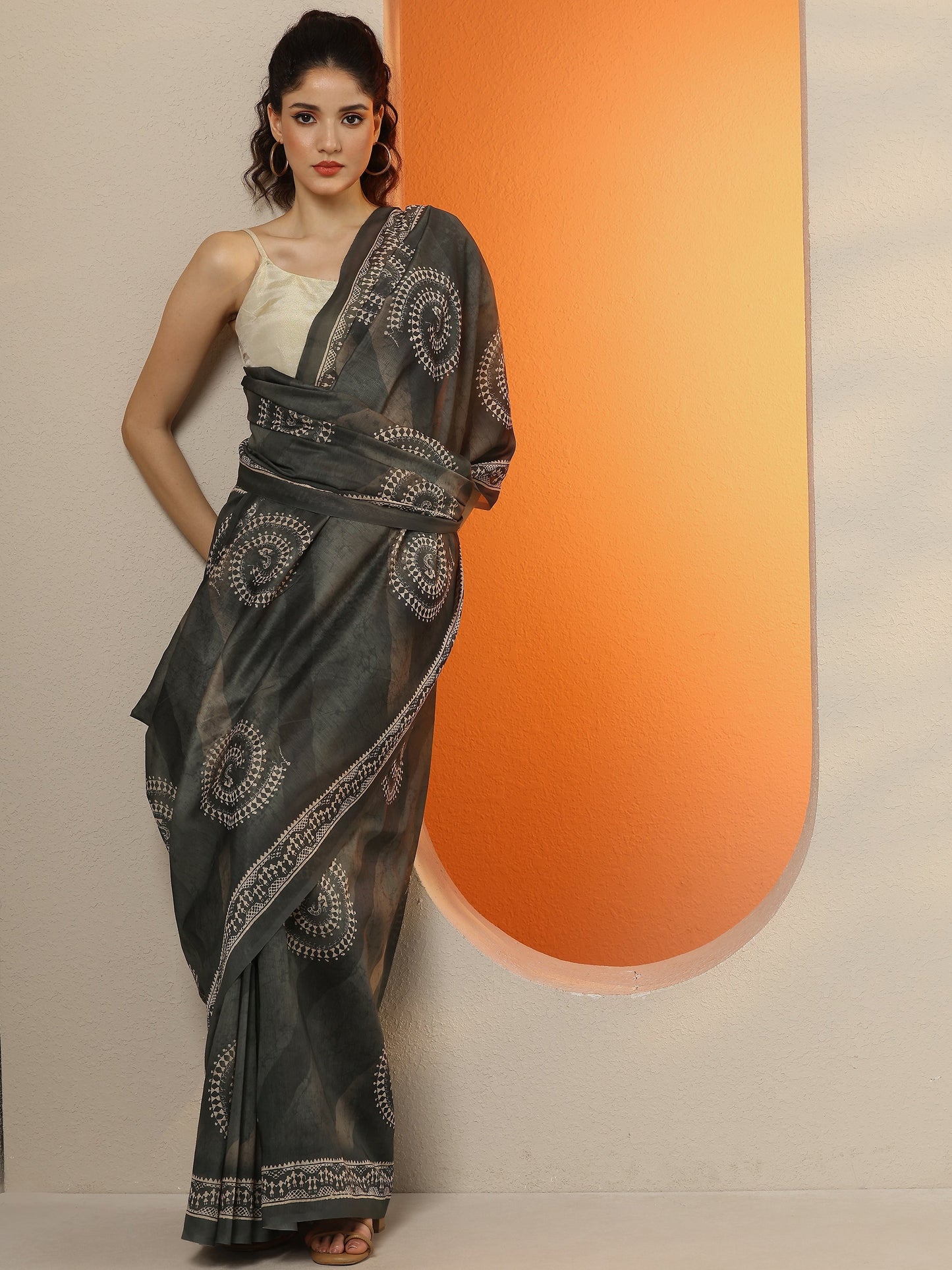 Grey Printed Silk Blend Saree With Unstitched Blouse Piece