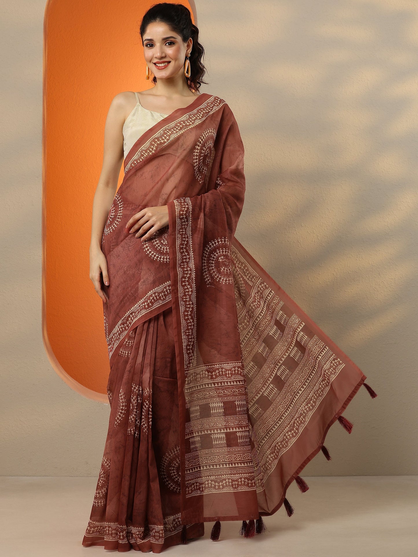 Brown Printed Silk Blend Saree With Unstitched Blouse Piece