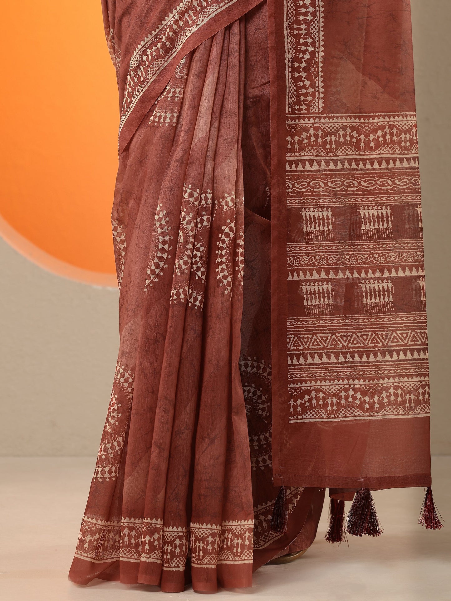 Brown Printed Silk Blend Saree With Unstitched Blouse Piece