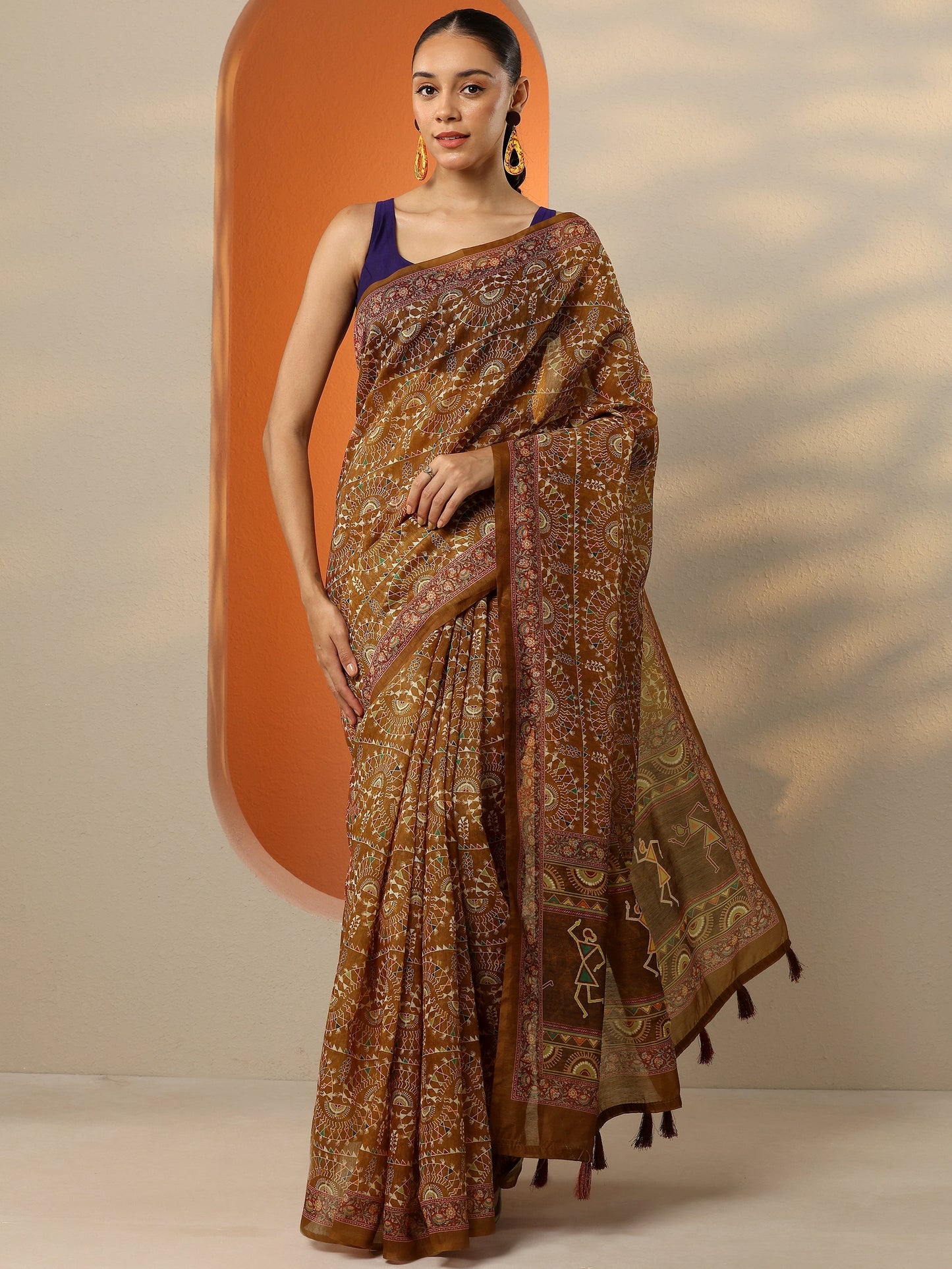 Brown Printed Silk Blend Saree With Unstitched Blouse Piece