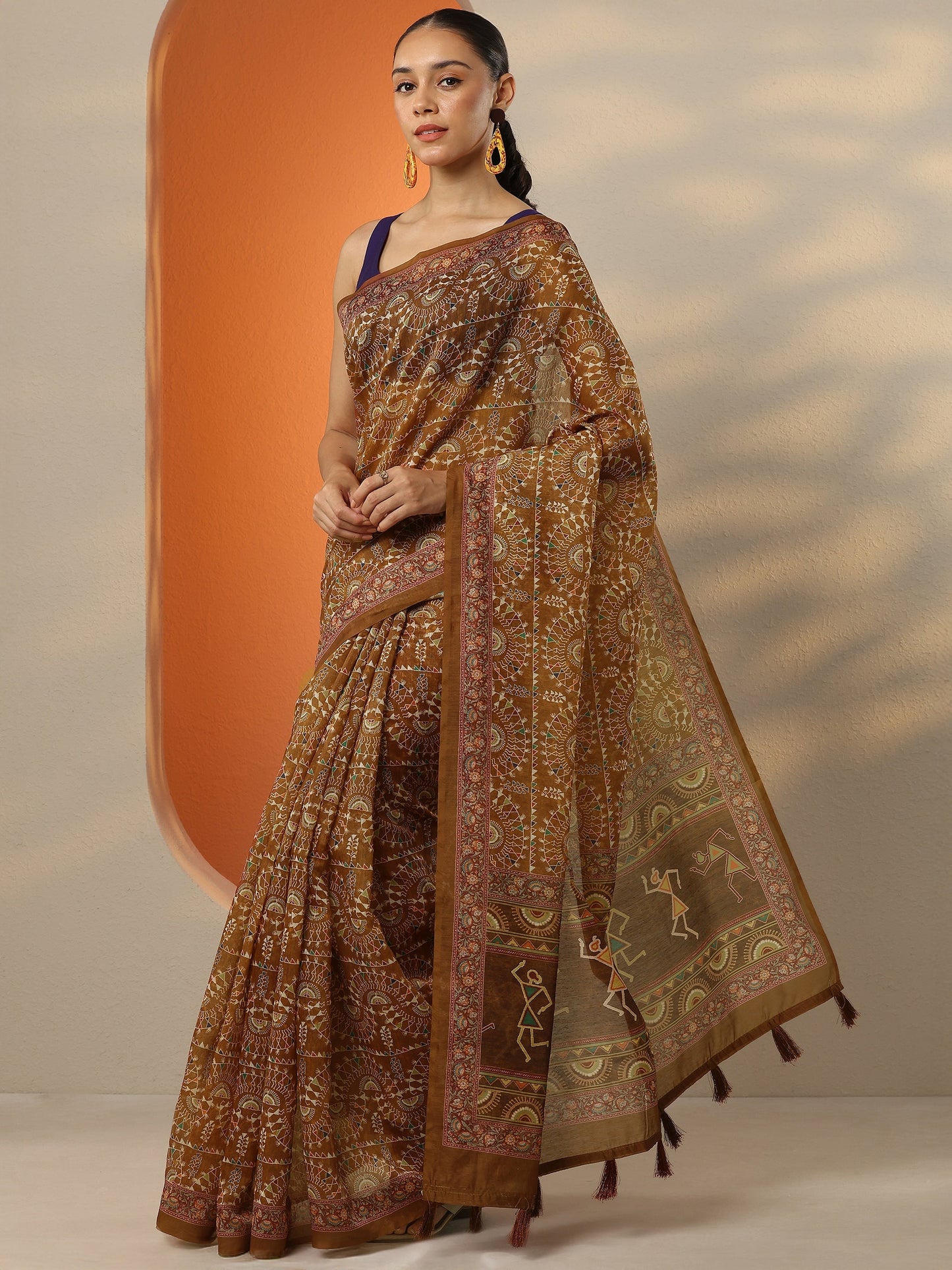 Brown Printed Silk Blend Saree With Unstitched Blouse Piece