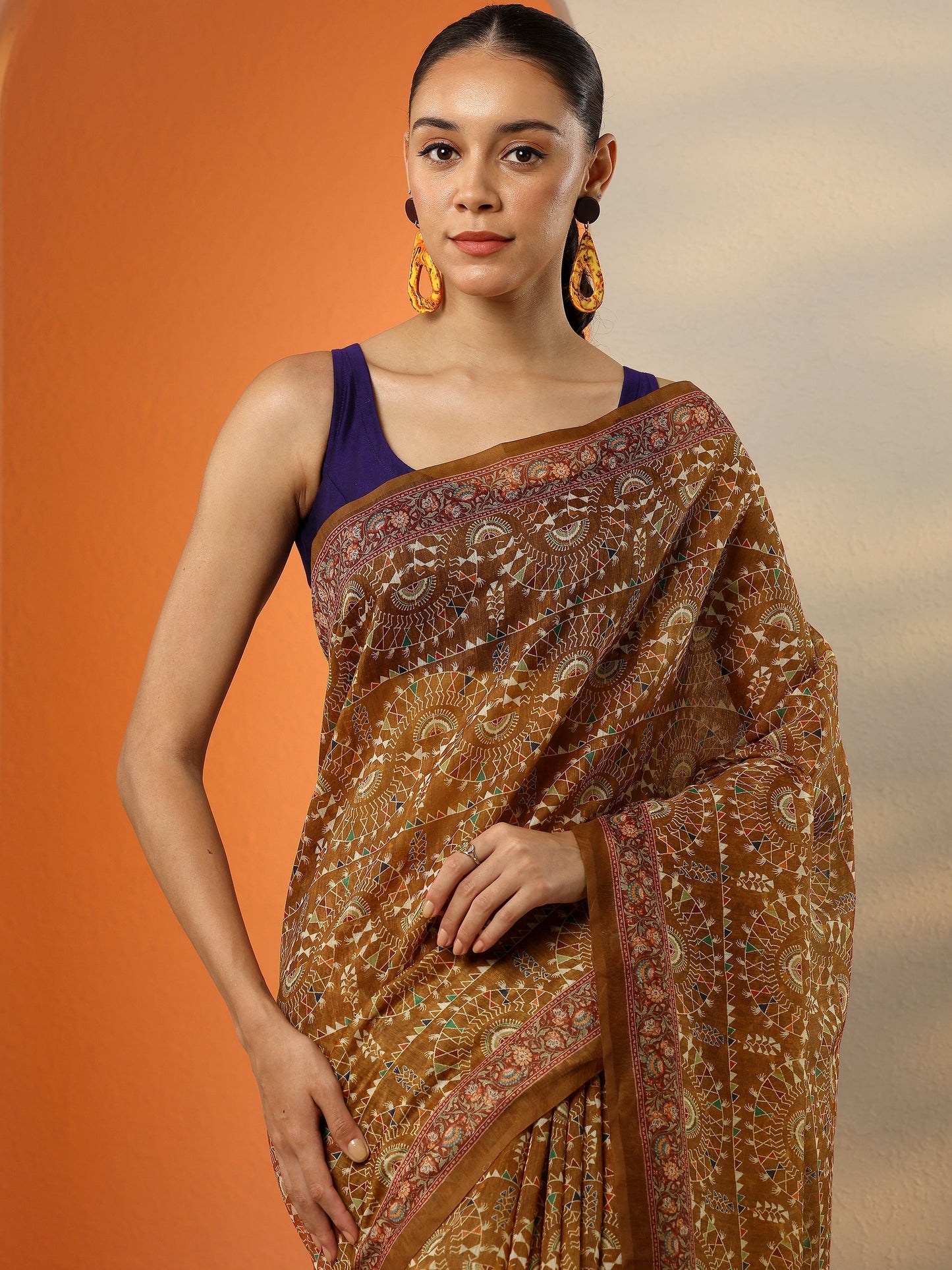 Brown Printed Silk Blend Saree With Unstitched Blouse Piece