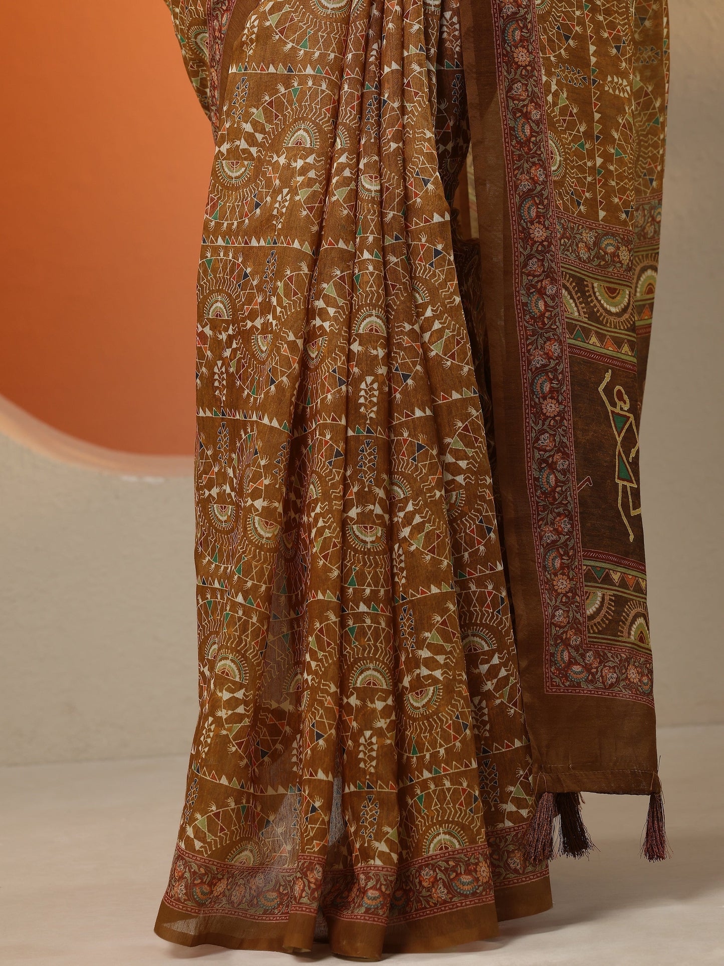 Brown Printed Silk Blend Saree With Unstitched Blouse Piece
