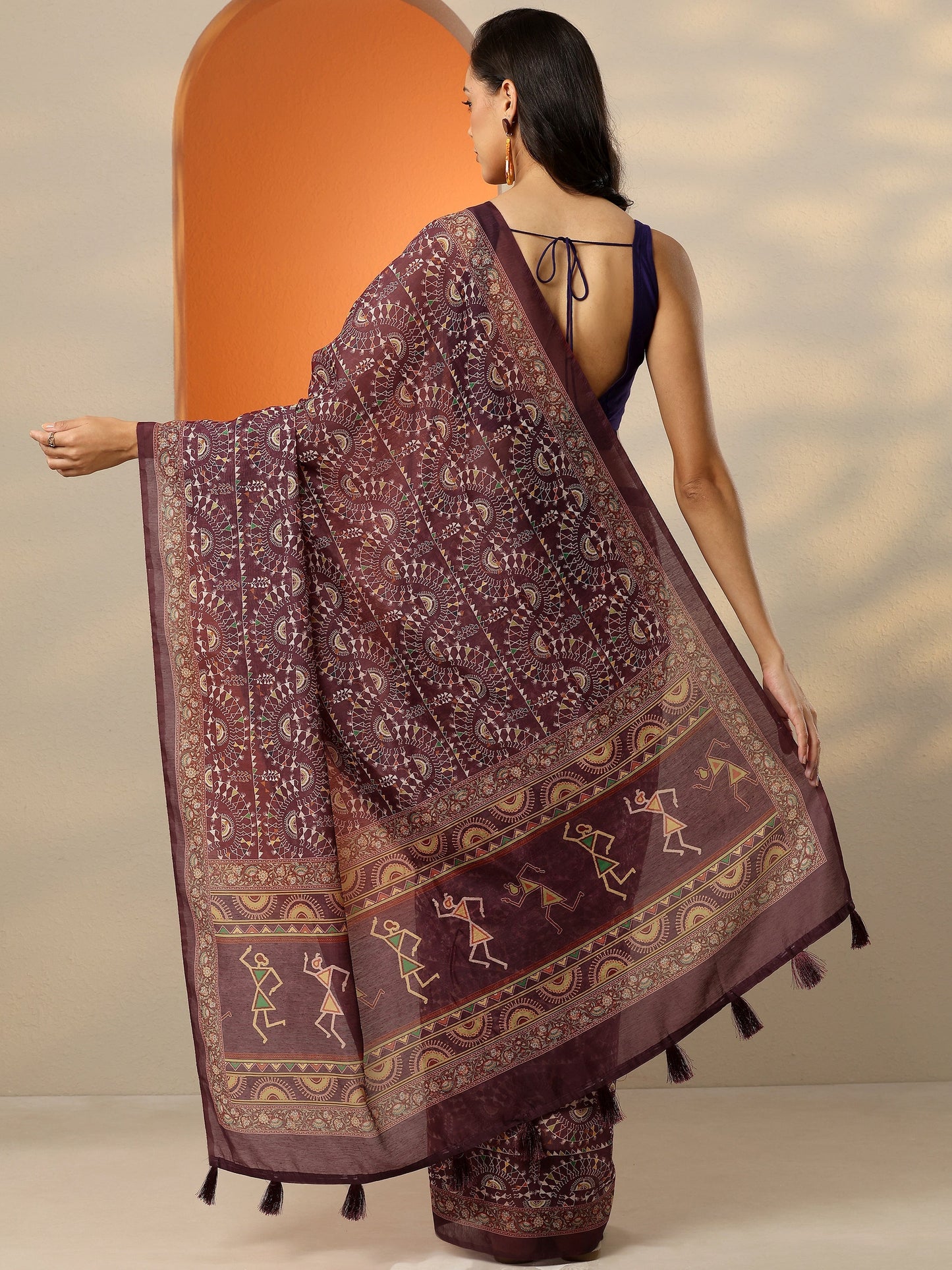 Brown Printed Silk Blend Saree With Unstitched Blouse Piece