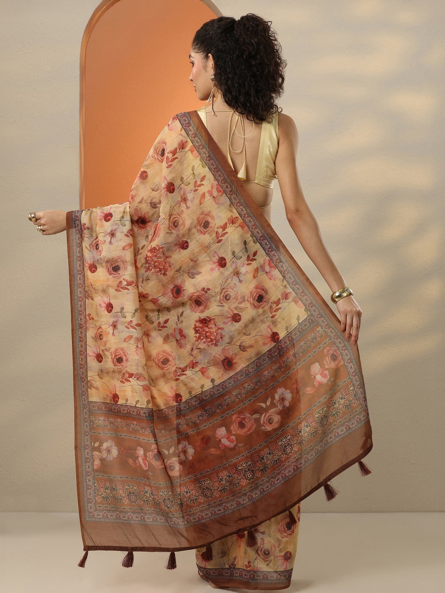 Beige Printed Silk Blend Saree With Unstitched Blouse Piece