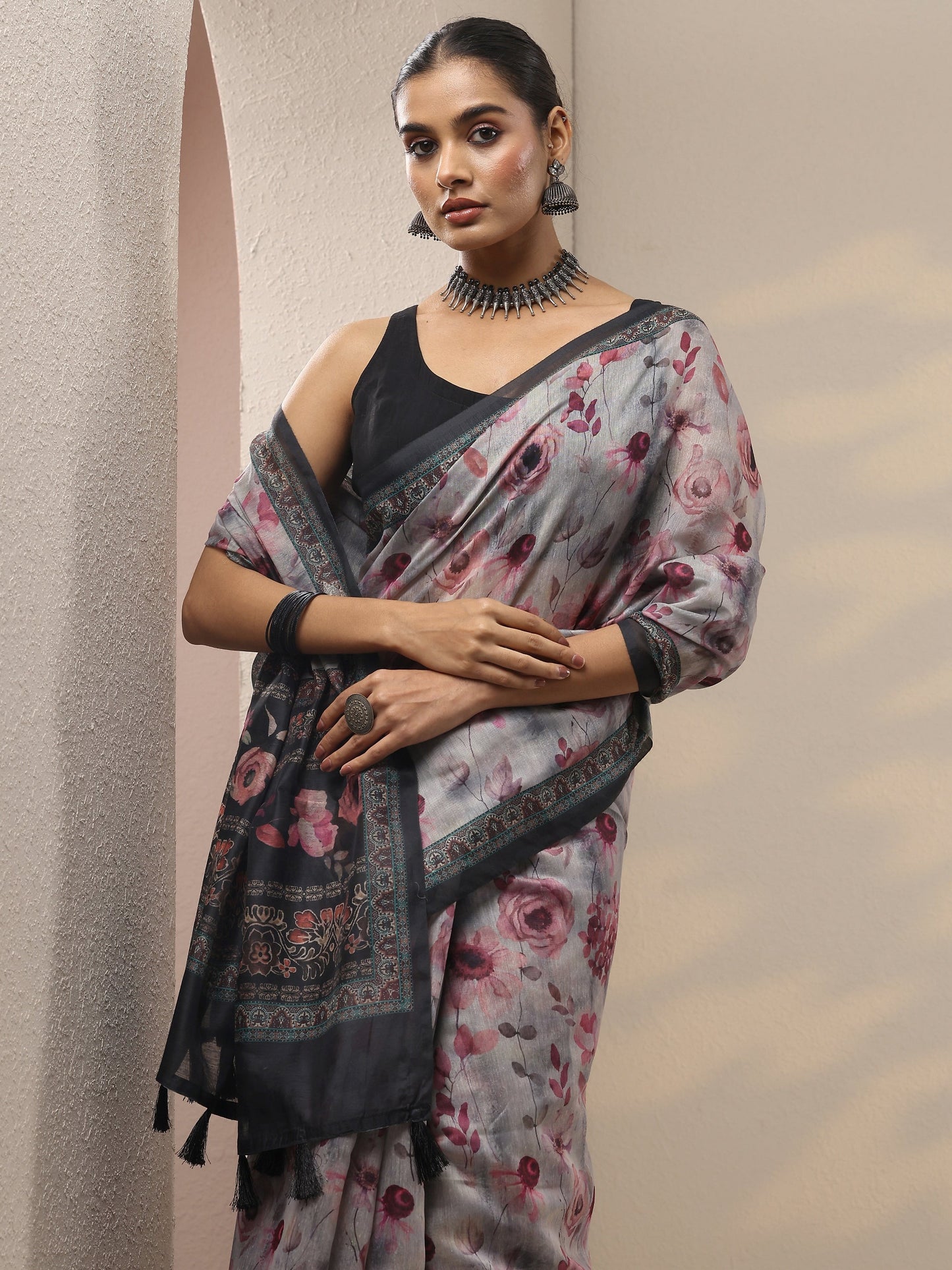 Grey Printed Silk Blend Saree With Unstitched Blouse Piece