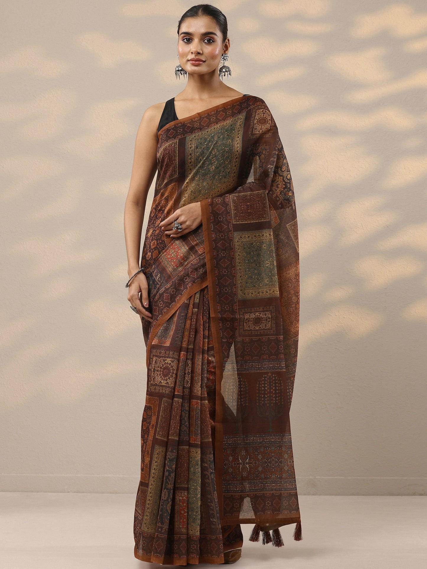Brown Printed Silk Blend Saree With Unstitched Blouse Piece