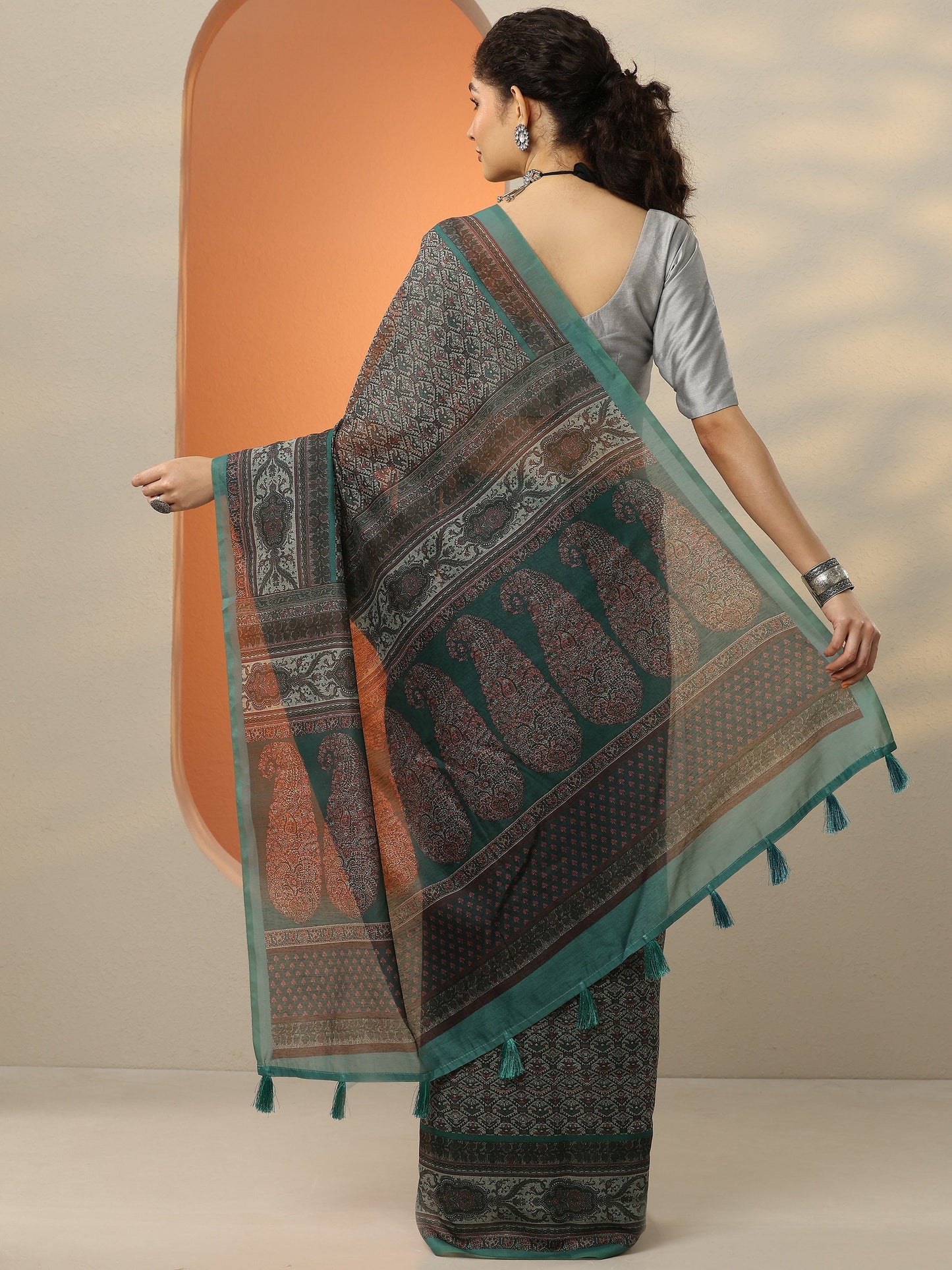 Green  Printed Silk Blend Saree With Unstitched Blouse Piece