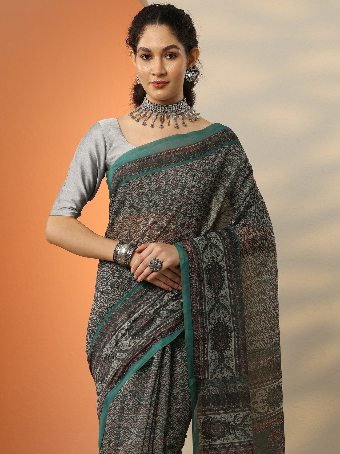 Green  Printed Silk Blend Saree With Unstitched Blouse Piece