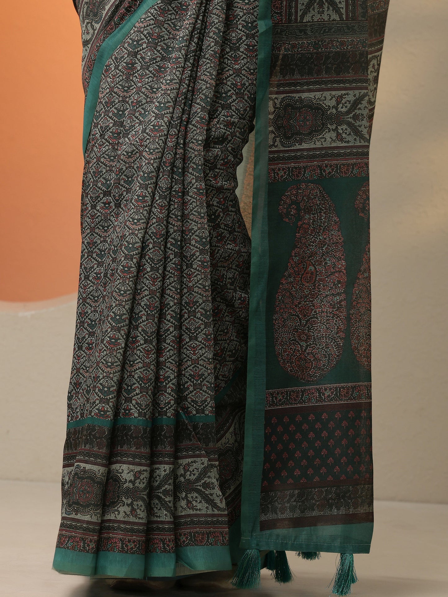 Green  Printed Silk Blend Saree With Unstitched Blouse Piece
