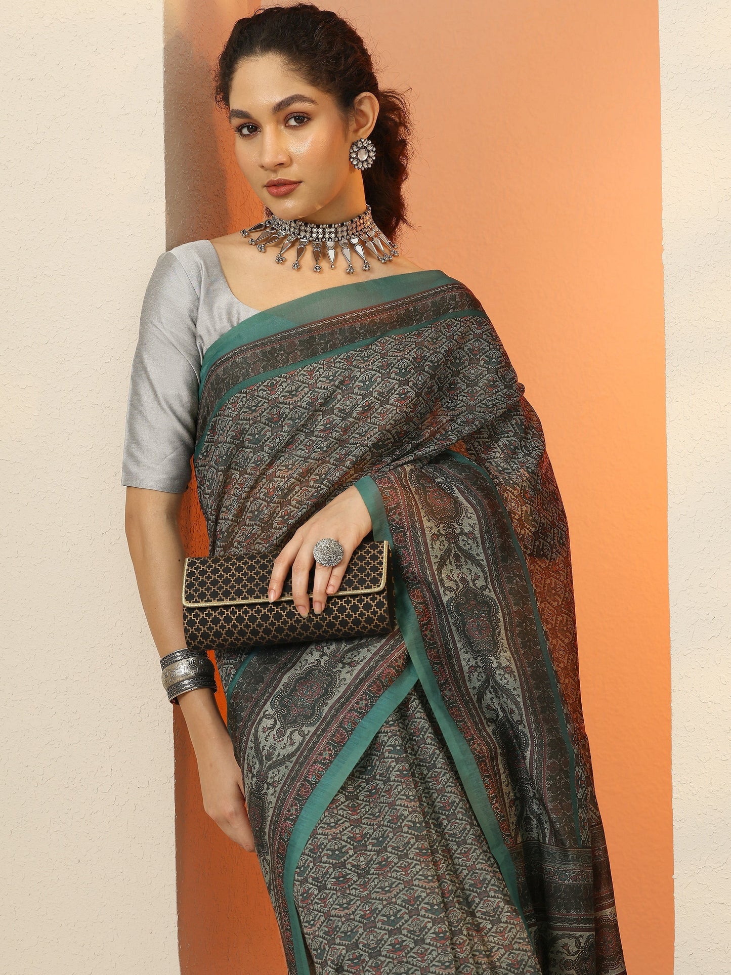 Green  Printed Silk Blend Saree With Unstitched Blouse Piece